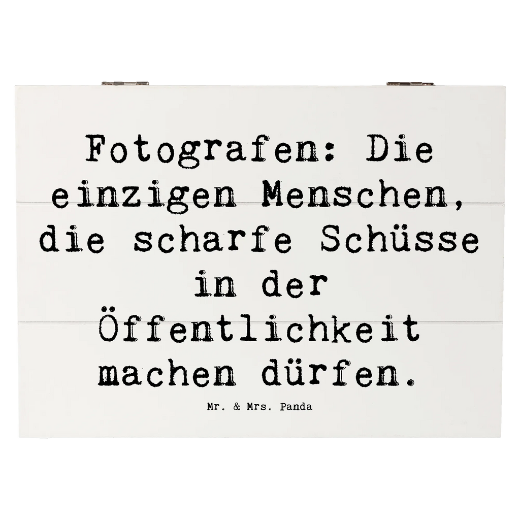 Holzkiste Spruch Fotografen: Die einzigen Menschen, die scharfe Schüsse in der Öffentlichkeit machen dürfen. Holzkiste, Kiste, Schatzkiste, Truhe, Schatulle, XXL, Erinnerungsbox, Erinnerungskiste, Dekokiste, Aufbewahrungsbox, Geschenkbox, Geschenkdose, Beruf, Ausbildung, Jubiläum, Abschied, Rente, Kollege, Kollegin, Geschenk, Schenken, Arbeitskollege, Mitarbeiter, Firma, Danke, Dankeschön