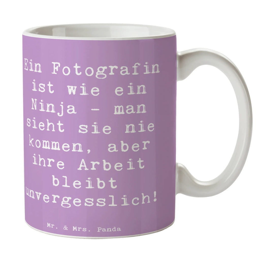 Tasse Spruch Ein Fotografin ist wie ein Ninja - man sieht sie nie kommen, aber ihre Arbeit bleibt unvergesslich! Tasse, Kaffeetasse, Teetasse, Becher, Kaffeebecher, Teebecher, Keramiktasse, Porzellantasse, Büro Tasse, Geschenk Tasse, Tasse Sprüche, Tasse Motive, Kaffeetassen, Tasse bedrucken, Designer Tasse, Cappuccino Tassen, Schöne Teetassen, Beruf, Ausbildung, Jubiläum, Abschied, Rente, Kollege, Kollegin, Geschenk, Schenken, Arbeitskollege, Mitarbeiter, Firma, Danke, Dankeschön