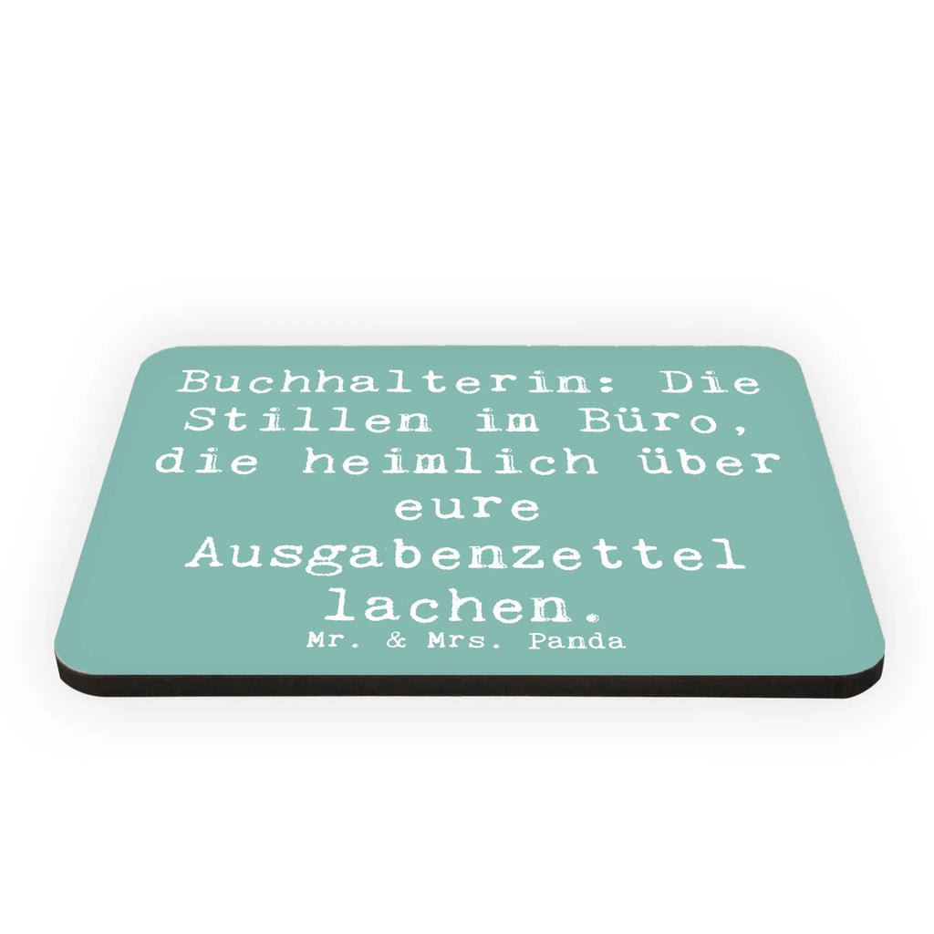 Magnet Spruch Buchhalterin: Die Stillen im Büro, die heimlich über eure Ausgabenzettel lachen. Kühlschrankmagnet, Pinnwandmagnet, Souvenir Magnet, Motivmagnete, Dekomagnet, Whiteboard Magnet, Notiz Magnet, Kühlschrank Dekoration, Beruf, Ausbildung, Jubiläum, Abschied, Rente, Kollege, Kollegin, Geschenk, Schenken, Arbeitskollege, Mitarbeiter, Firma, Danke, Dankeschön