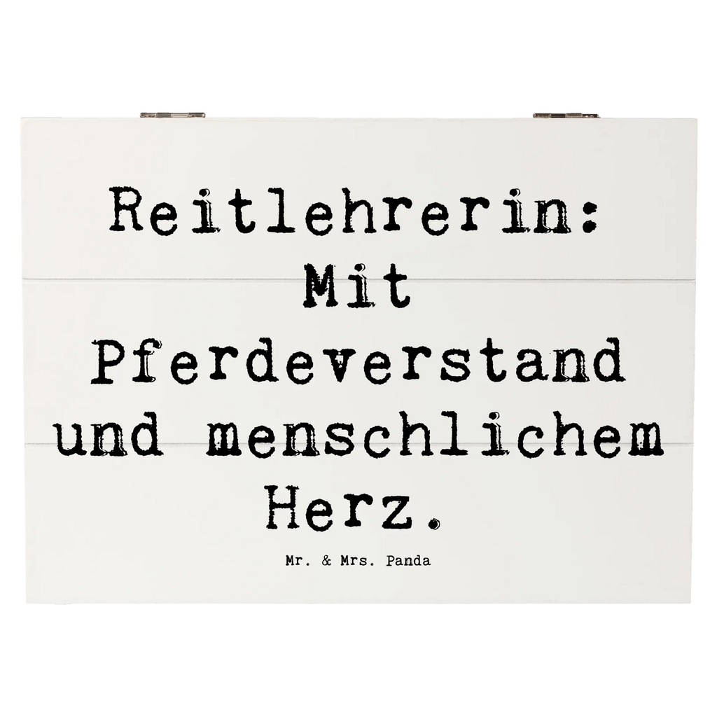 Holzkiste Spruch Reitlehrerin: Mit Pferdeverstand und menschlichem Herz. Holzkiste, Kiste, Schatzkiste, Truhe, Schatulle, XXL, Erinnerungsbox, Erinnerungskiste, Dekokiste, Aufbewahrungsbox, Geschenkbox, Geschenkdose, Beruf, Ausbildung, Jubiläum, Abschied, Rente, Kollege, Kollegin, Geschenk, Schenken, Arbeitskollege, Mitarbeiter, Firma, Danke, Dankeschön