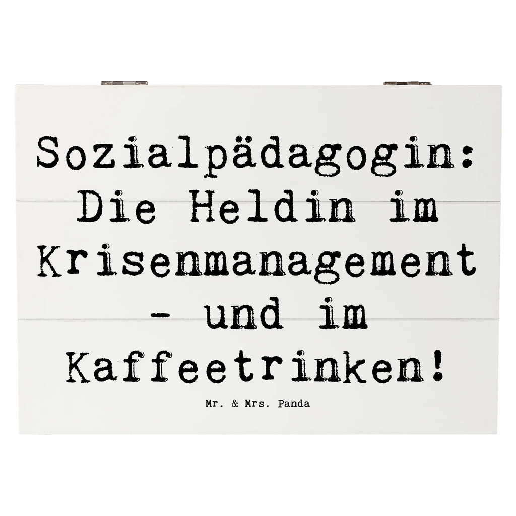 Holzkiste Spruch Sozialpädagogin: Die Heldin im Krisenmanagement - und im Kaffeetrinken! Holzkiste, Kiste, Schatzkiste, Truhe, Schatulle, XXL, Erinnerungsbox, Erinnerungskiste, Dekokiste, Aufbewahrungsbox, Geschenkbox, Geschenkdose, Beruf, Ausbildung, Jubiläum, Abschied, Rente, Kollege, Kollegin, Geschenk, Schenken, Arbeitskollege, Mitarbeiter, Firma, Danke, Dankeschön