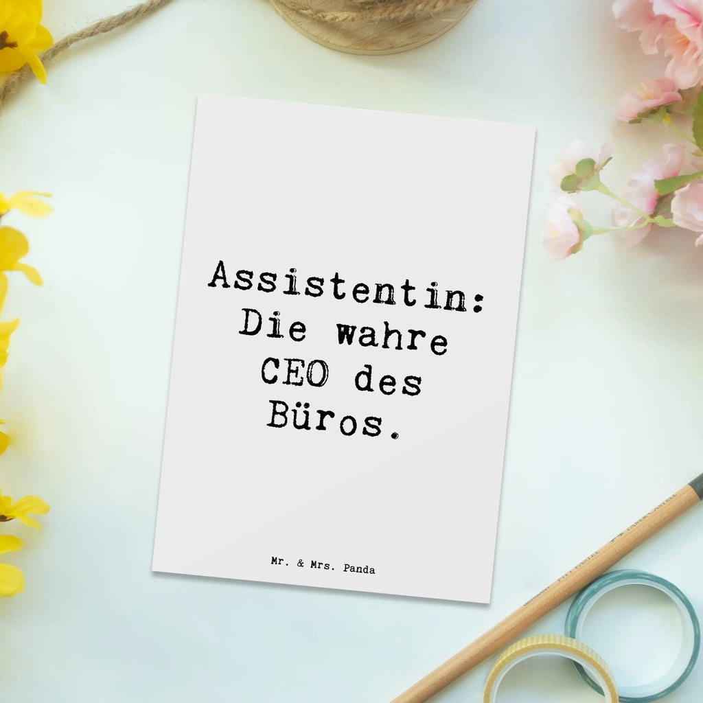 Postkarte Spruch Assistentin: Die wahre CEO des Büros. Postkarte, Karte, Geschenkkarte, Grußkarte, Einladung, Ansichtskarte, Geburtstagskarte, Einladungskarte, Dankeskarte, Ansichtskarten, Einladung Geburtstag, Einladungskarten Geburtstag, Beruf, Ausbildung, Jubiläum, Abschied, Rente, Kollege, Kollegin, Geschenk, Schenken, Arbeitskollege, Mitarbeiter, Firma, Danke, Dankeschön