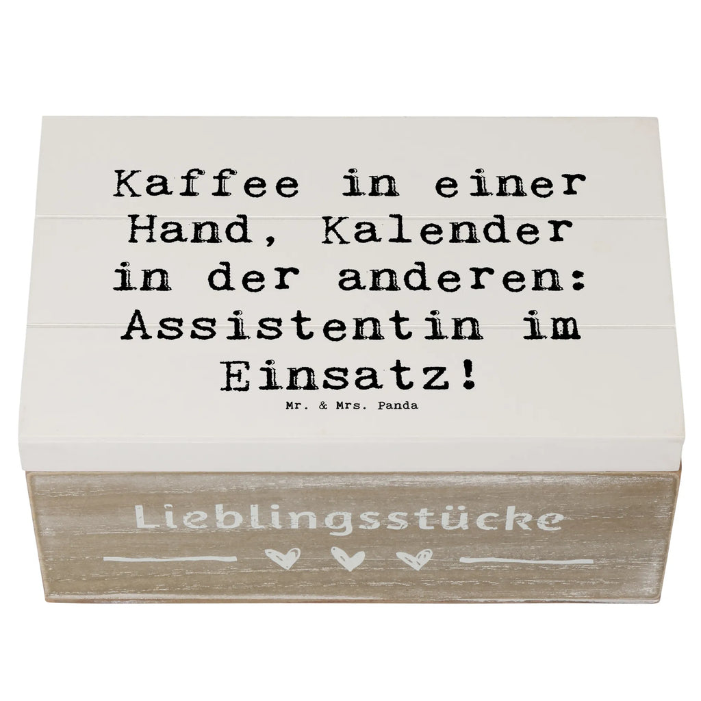 Holzkiste Spruch Kaffee in einer Hand, Kalender in der anderen: Assistentin im Einsatz! Holzkiste, Kiste, Schatzkiste, Truhe, Schatulle, XXL, Erinnerungsbox, Erinnerungskiste, Dekokiste, Aufbewahrungsbox, Geschenkbox, Geschenkdose, Beruf, Ausbildung, Jubiläum, Abschied, Rente, Kollege, Kollegin, Geschenk, Schenken, Arbeitskollege, Mitarbeiter, Firma, Danke, Dankeschön