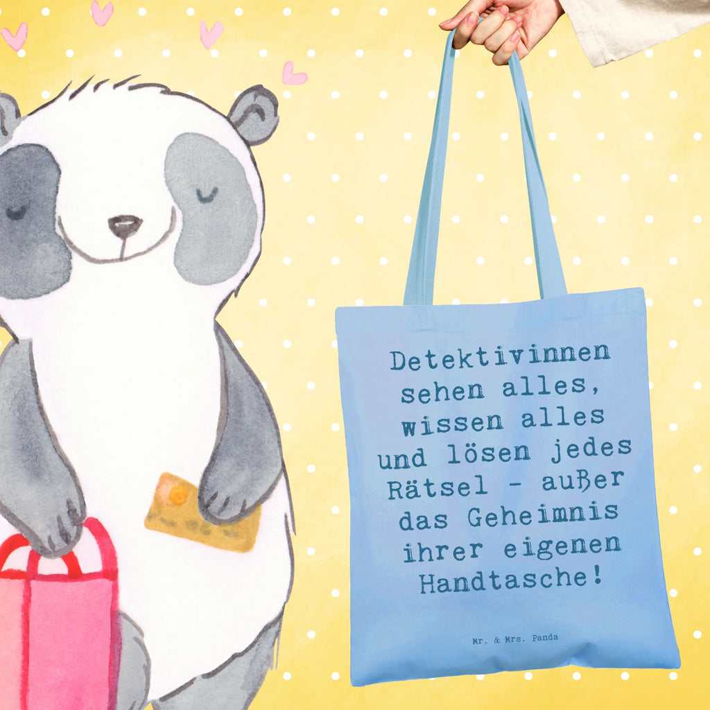 Tragetasche Spruch Detektivinnen sehen alles, wissen alles und lösen jedes Rätsel - außer das Geheimnis ihrer eigenen Handtasche! Beuteltasche, Beutel, Einkaufstasche, Jutebeutel, Stoffbeutel, Tasche, Shopper, Umhängetasche, Strandtasche, Schultertasche, Stofftasche, Tragetasche, Badetasche, Jutetasche, Einkaufstüte, Laptoptasche, Beruf, Ausbildung, Jubiläum, Abschied, Rente, Kollege, Kollegin, Geschenk, Schenken, Arbeitskollege, Mitarbeiter, Firma, Danke, Dankeschön