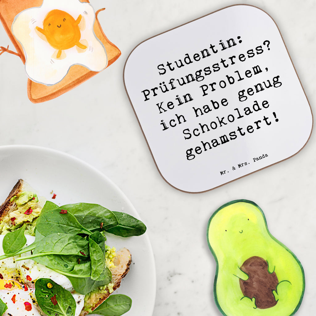 Untersetzer Spruch Studentin: Prüfungsstress? Kein Problem, ich habe genug Schokolade gehamstert! Untersetzer, Bierdeckel, Glasuntersetzer, Untersetzer Gläser, Getränkeuntersetzer, Untersetzer aus Holz, Untersetzer für Gläser, Korkuntersetzer, Untersetzer Holz, Holzuntersetzer, Tassen Untersetzer, Untersetzer Design, Beruf, Ausbildung, Jubiläum, Abschied, Rente, Kollege, Kollegin, Geschenk, Schenken, Arbeitskollege, Mitarbeiter, Firma, Danke, Dankeschön