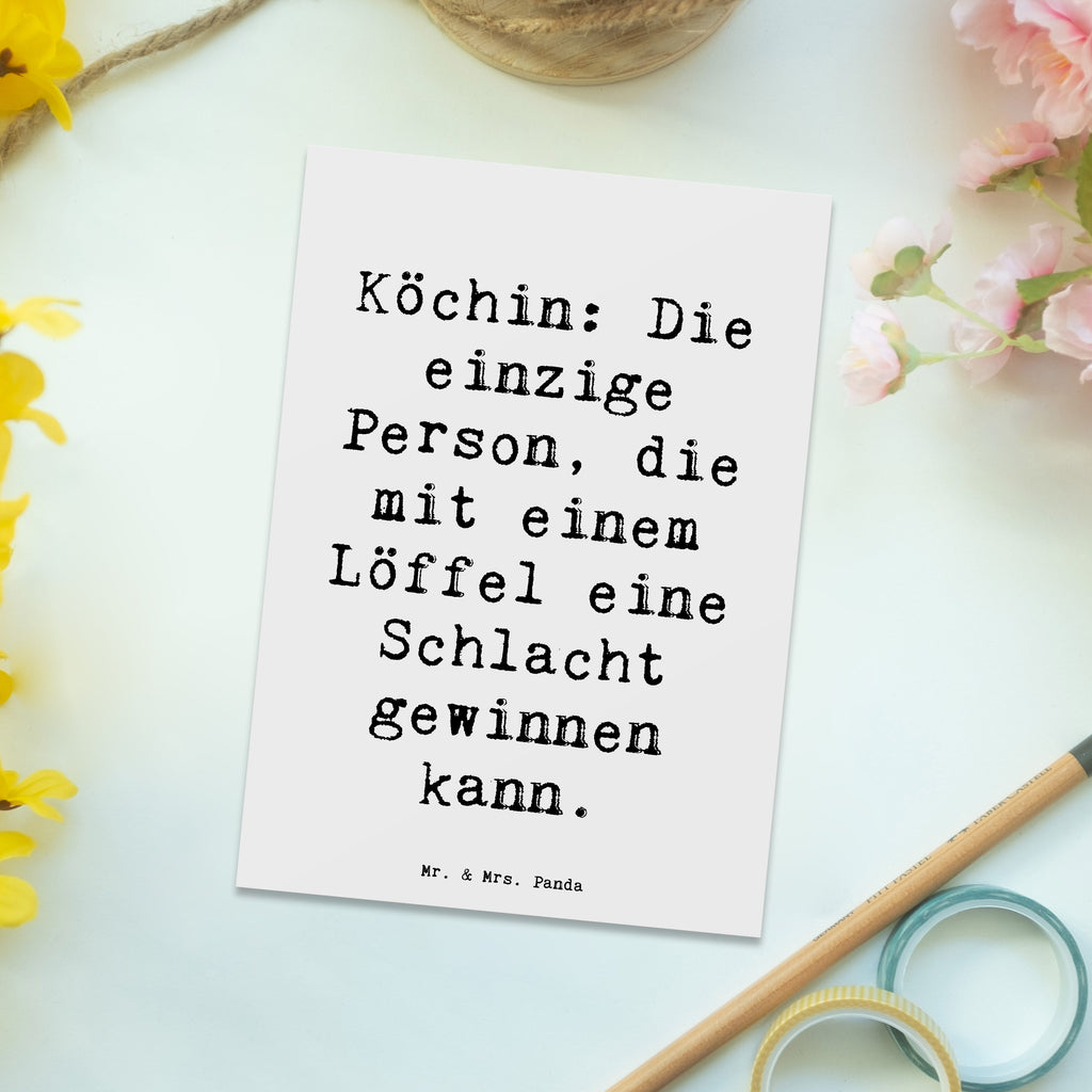 Postkarte Spruch Köchin: Die einzige Person, die mit einem Löffel eine Schlacht gewinnen kann. Postkarte, Karte, Geschenkkarte, Grußkarte, Einladung, Ansichtskarte, Geburtstagskarte, Einladungskarte, Dankeskarte, Ansichtskarten, Einladung Geburtstag, Einladungskarten Geburtstag, Beruf, Ausbildung, Jubiläum, Abschied, Rente, Kollege, Kollegin, Geschenk, Schenken, Arbeitskollege, Mitarbeiter, Firma, Danke, Dankeschön