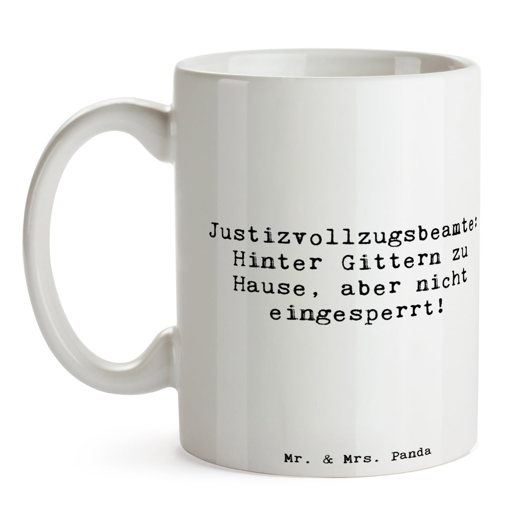 Tasse Spruch Justizvollzugsbeamte: Hinter Gittern zu Hause, aber nicht eingesperrt! Tasse, Kaffeetasse, Teetasse, Becher, Kaffeebecher, Teebecher, Keramiktasse, Porzellantasse, Büro Tasse, Geschenk Tasse, Tasse Sprüche, Tasse Motive, Kaffeetassen, Tasse bedrucken, Designer Tasse, Cappuccino Tassen, Schöne Teetassen, Beruf, Ausbildung, Jubiläum, Abschied, Rente, Kollege, Kollegin, Geschenk, Schenken, Arbeitskollege, Mitarbeiter, Firma, Danke, Dankeschön