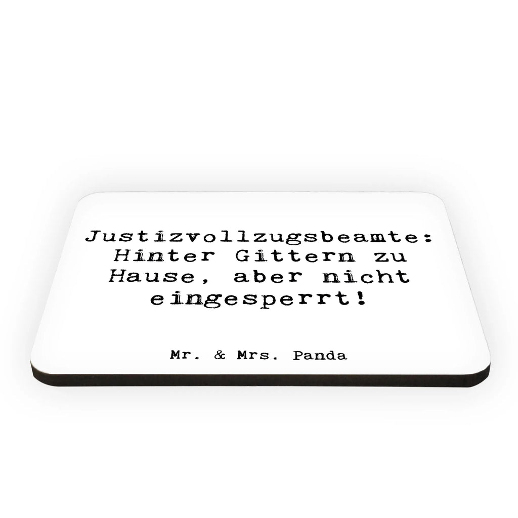 Magnet Spruch Justizvollzugsbeamte: Hinter Gittern zu Hause, aber nicht eingesperrt! Kühlschrankmagnet, Pinnwandmagnet, Souvenir Magnet, Motivmagnete, Dekomagnet, Whiteboard Magnet, Notiz Magnet, Kühlschrank Dekoration, Beruf, Ausbildung, Jubiläum, Abschied, Rente, Kollege, Kollegin, Geschenk, Schenken, Arbeitskollege, Mitarbeiter, Firma, Danke, Dankeschön