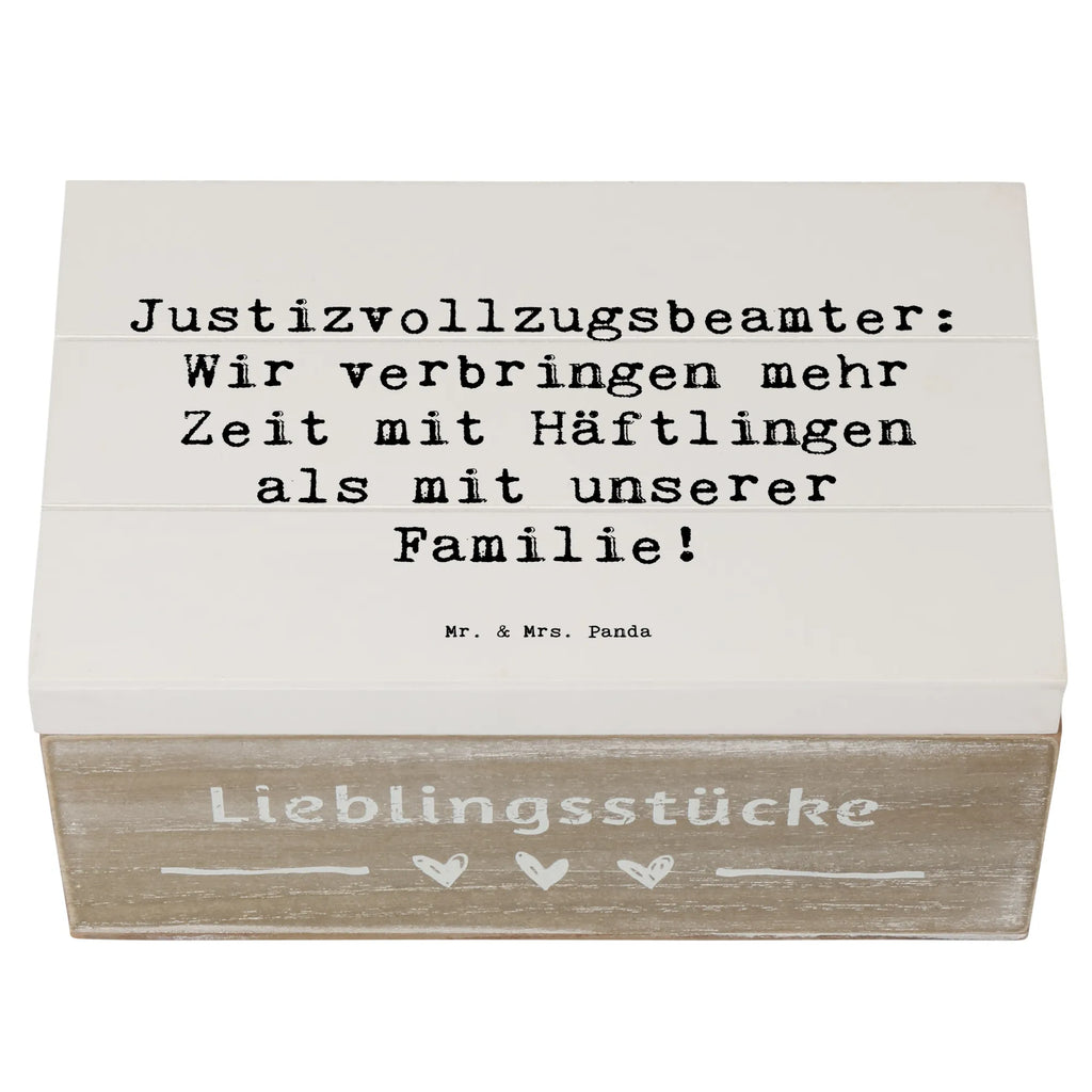 Holzkiste Spruch Justizvollzugsbeamter: Wir verbringen mehr Zeit mit Häftlingen als mit unserer Familie! Holzkiste, Kiste, Schatzkiste, Truhe, Schatulle, XXL, Erinnerungsbox, Erinnerungskiste, Dekokiste, Aufbewahrungsbox, Geschenkbox, Geschenkdose, Beruf, Ausbildung, Jubiläum, Abschied, Rente, Kollege, Kollegin, Geschenk, Schenken, Arbeitskollege, Mitarbeiter, Firma, Danke, Dankeschön