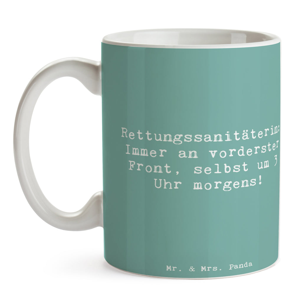 Tasse Spruch Rettungssanitäterin: Immer an vorderster Front, selbst um 3 Uhr morgens! Tasse, Kaffeetasse, Teetasse, Becher, Kaffeebecher, Teebecher, Keramiktasse, Porzellantasse, Büro Tasse, Geschenk Tasse, Tasse Sprüche, Tasse Motive, Kaffeetassen, Tasse bedrucken, Designer Tasse, Cappuccino Tassen, Schöne Teetassen, Beruf, Ausbildung, Jubiläum, Abschied, Rente, Kollege, Kollegin, Geschenk, Schenken, Arbeitskollege, Mitarbeiter, Firma, Danke, Dankeschön