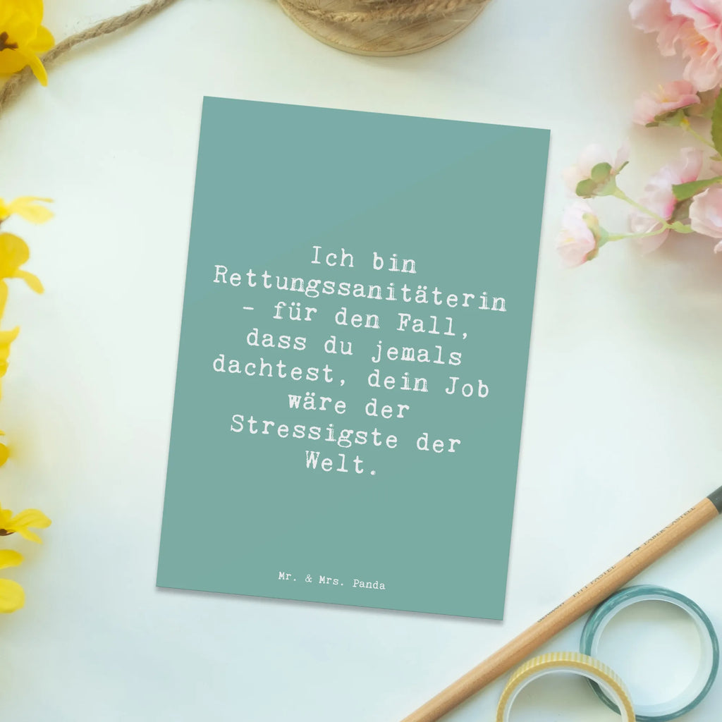 Postkarte Spruch Ich bin Rettungssanitäterin - für den Fall, dass du jemals dachtest, dein Job wäre der Stressigste der Welt. Postkarte, Karte, Geschenkkarte, Grußkarte, Einladung, Ansichtskarte, Geburtstagskarte, Einladungskarte, Dankeskarte, Ansichtskarten, Einladung Geburtstag, Einladungskarten Geburtstag, Beruf, Ausbildung, Jubiläum, Abschied, Rente, Kollege, Kollegin, Geschenk, Schenken, Arbeitskollege, Mitarbeiter, Firma, Danke, Dankeschön