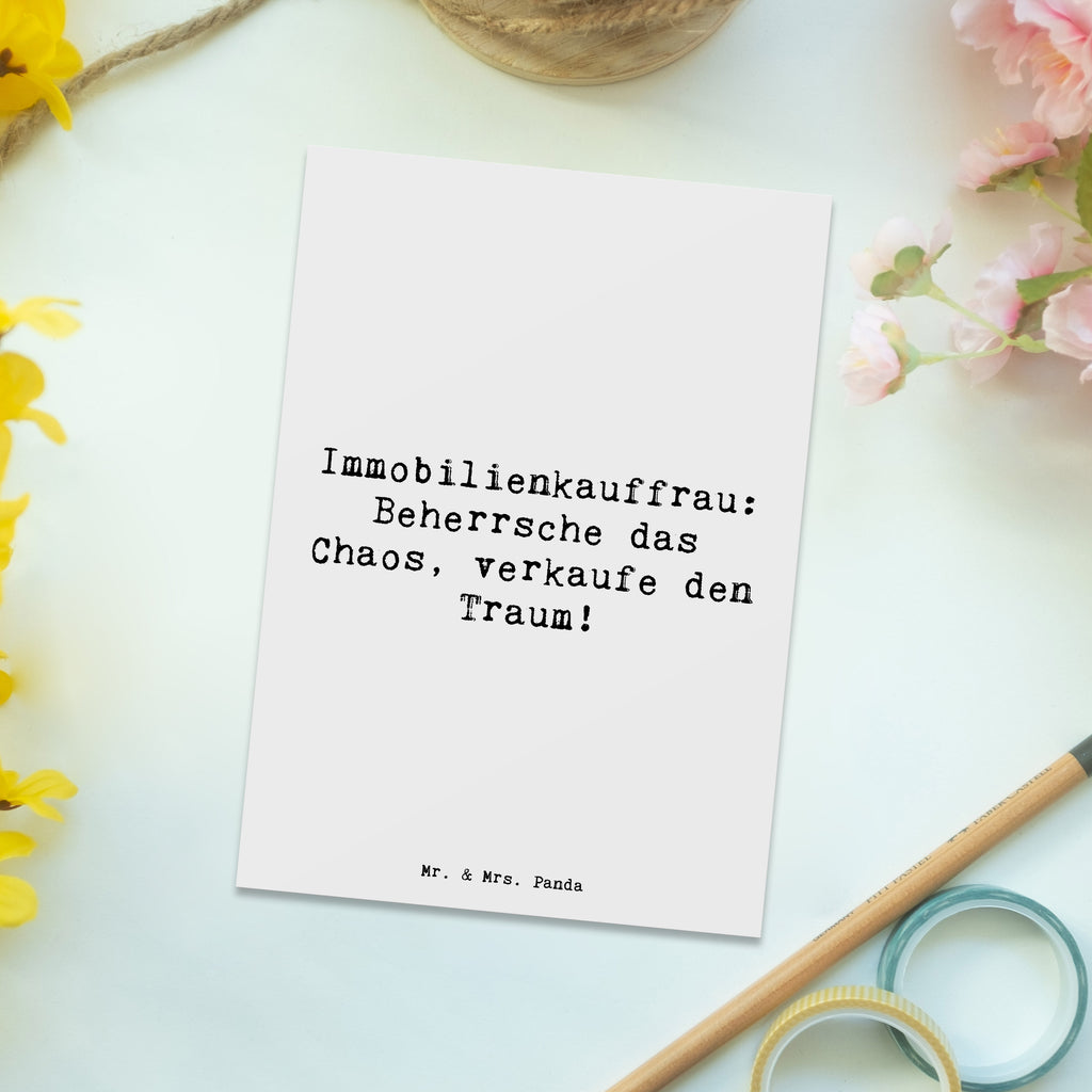 Postkarte Spruch Immobilienkauffrau: Beherrsche das Chaos, verkaufe den Traum! Postkarte, Karte, Geschenkkarte, Grußkarte, Einladung, Ansichtskarte, Geburtstagskarte, Einladungskarte, Dankeskarte, Ansichtskarten, Einladung Geburtstag, Einladungskarten Geburtstag, Beruf, Ausbildung, Jubiläum, Abschied, Rente, Kollege, Kollegin, Geschenk, Schenken, Arbeitskollege, Mitarbeiter, Firma, Danke, Dankeschön