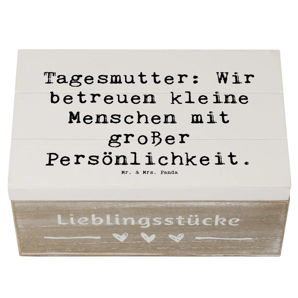 Holzkiste Spruch Tagesmutter Persönlichkeit Holzkiste, Kiste, Schatzkiste, Truhe, Schatulle, XXL, Erinnerungsbox, Erinnerungskiste, Dekokiste, Aufbewahrungsbox, Geschenkbox, Geschenkdose, Beruf, Ausbildung, Jubiläum, Abschied, Rente, Kollege, Kollegin, Geschenk, Schenken, Arbeitskollege, Mitarbeiter, Firma, Danke, Dankeschön