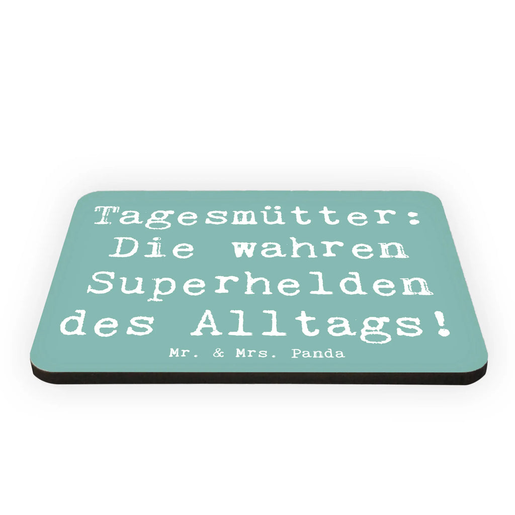 Magnet Spruch Tagesmutter Superheld Kühlschrankmagnet, Pinnwandmagnet, Souvenir Magnet, Motivmagnete, Dekomagnet, Whiteboard Magnet, Notiz Magnet, Kühlschrank Dekoration, Beruf, Ausbildung, Jubiläum, Abschied, Rente, Kollege, Kollegin, Geschenk, Schenken, Arbeitskollege, Mitarbeiter, Firma, Danke, Dankeschön