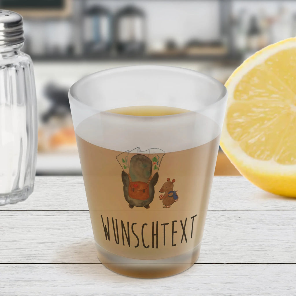 Personalisiertes Schnapsglas Pinguin & Maus Wanderer Personalisiertes Schnapsglas, Schnapsglas mit Namen, Schnapsgläser personalisiert, personalisierte Schnapsgläser, Schnapsglas personalisieren, Schnapsglas Hochzeit, Schnapsglas mit Name, Schnapsglas Geschenk, Shot Gläser personalisieren, personalisierte Pinnchen, Schnapsglas zum Umhängen mit Namen, Pinguin, Pinguine, Abenteurer, Abenteuer, Roadtrip, Ausflug, Wanderlust, wandern