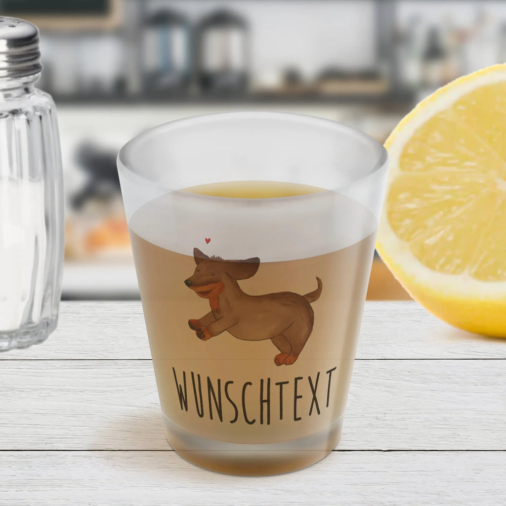 Personalisiertes Schnapsglas Hund Dackel Personalisiertes Schnapsglas, Schnapsglas mit Namen, Schnapsgläser personalisiert, personalisierte Schnapsgläser, Schnapsglas personalisieren, Schnapsglas Hochzeit, Schnapsglas mit Name, Schnapsglas Geschenk, Shot Gläser personalisieren, personalisierte Pinnchen, Schnapsglas zum Umhängen mit Namen, Hund, Hundemotiv, Haustier, Hunderasse, Tierliebhaber, Hundebesitzer, Sprüche, Hunde, Dackel, Dachshund, happy dog