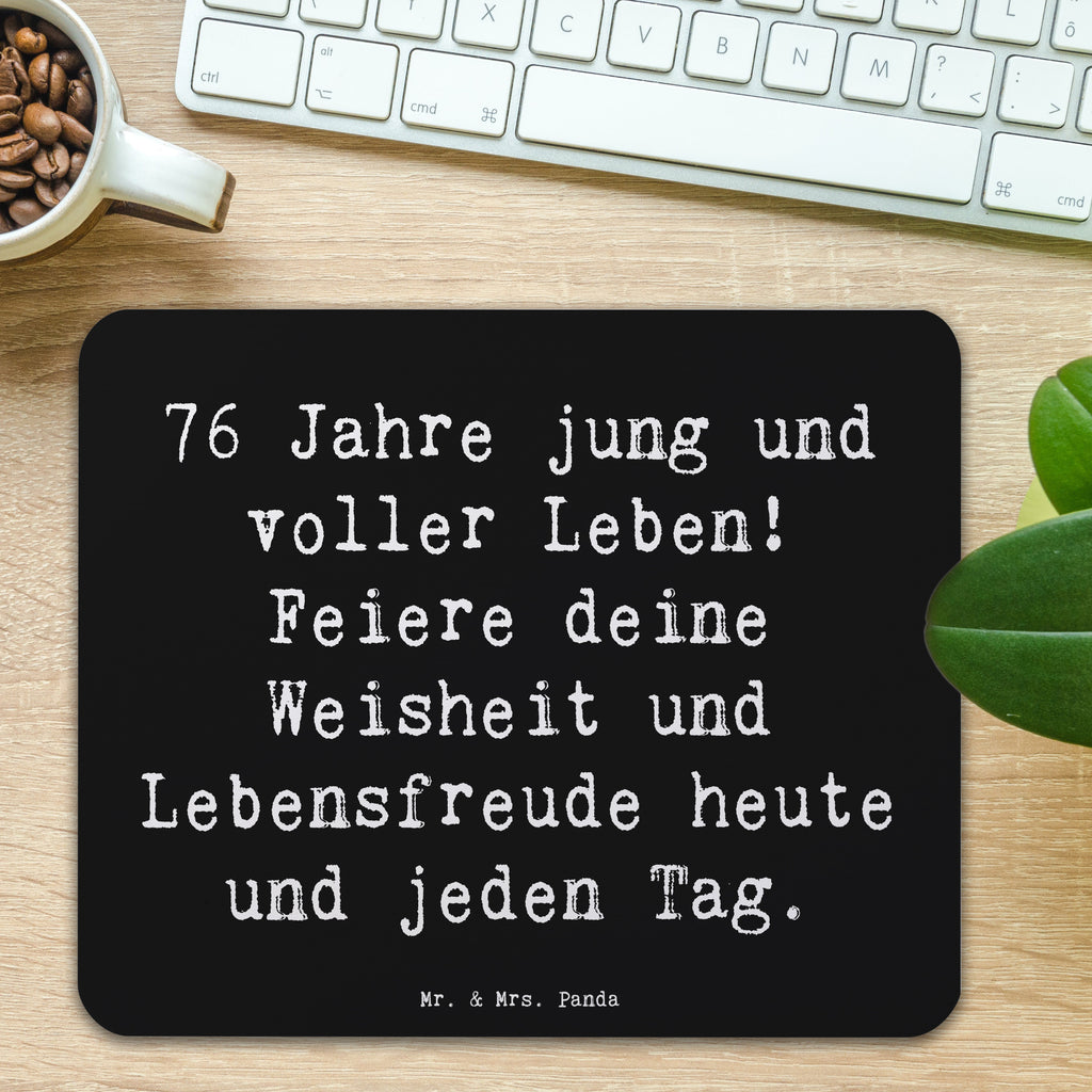 Mauspad Spruch 76. Geburtstag Jung und Lebendig Mousepad, Computer zubehör, Büroausstattung, PC Zubehör, Arbeitszimmer, Mauspad, Einzigartiges Mauspad, Designer Mauspad, Mausunterlage, Mauspad Büro, Geburtstag, Geburtstagsgeschenk, Geschenk