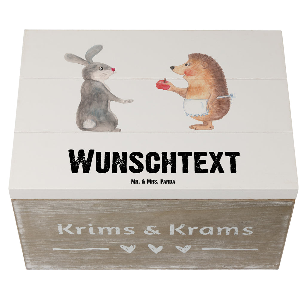 Personalisierte Holzkiste Hase Igel Holzkiste mit Namen, Kiste mit Namen, Schatzkiste mit Namen, Truhe mit Namen, Schatulle mit Namen, Erinnerungsbox mit Namen, Erinnerungskiste, mit Namen, Dekokiste mit Namen, Aufbewahrungsbox mit Namen, Holzkiste Personalisiert, Kiste Personalisiert, Schatzkiste Personalisiert, Truhe Personalisiert, Schatulle Personalisiert, Erinnerungsbox Personalisiert, Erinnerungskiste Personalisiert, Dekokiste Personalisiert, Aufbewahrungsbox Personalisiert, Geschenkbox personalisiert, GEschenkdose personalisiert, Tiermotive, Gute Laune, lustige Sprüche, Tiere, Igel und Hase, Igel, Hase, Liebe Spruch, Liebeskummer Geschenk, Herzschmerz, Trösten, Trennungsschmerz, Spruch romantisch