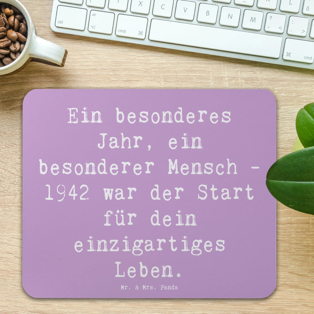 Mauspad Spruch 1942 Geburtstag Mousepad, Computer zubehör, Büroausstattung, PC Zubehör, Arbeitszimmer, Mauspad, Einzigartiges Mauspad, Designer Mauspad, Mausunterlage, Mauspad Büro, Geburtstag, Geburtstagsgeschenk, Geschenk