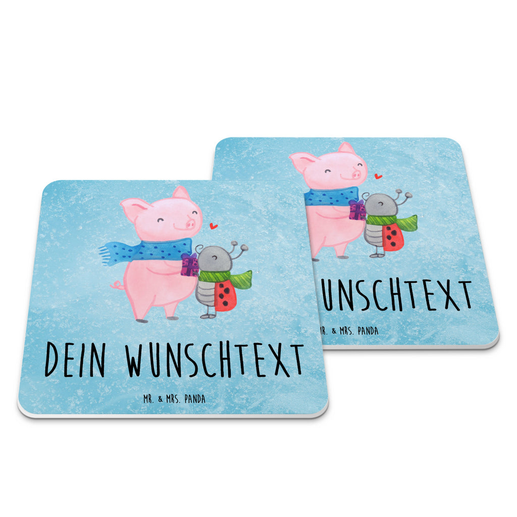 Personalisiertes Untersetzer Set Glühschwein Smörle Personalisierte Untersetzer, Winter, Weihnachten, Weihnachtsdeko, Nikolaus, Advent, Heiligabend, Wintermotiv, Handgezeichnetes Glühschwein, Kreatives Glühschwein Design, Winterlicher Glühwein Spruch, Glühwein Liebhaber Geschenk, Herzliches Marienkäfer Motiv, Marienkäfer in Winterkleidung, Glühwein ist köstlich Spruch, Smörle der stolze Marienkäfer, Süßer Marienkäfer gibt Geschenk, Romantische Geschenkidee Glühwein