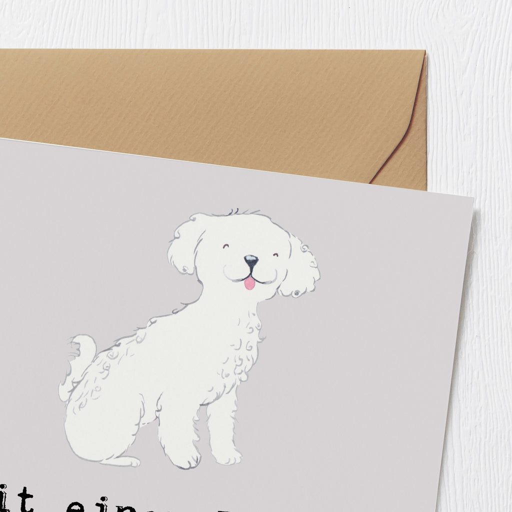 Deluxe Karte Mit einem Bichon Frisé wird jeder Tag zum Abenteuer. Karte, Grußkarte, Klappkarte, Einladungskarte, Glückwunschkarte, Hochzeitskarte, Geburtstagskarte, Hochwertige Grußkarte, Hochwertige Klappkarte, Hund, Hunderasse, Rassehund, Hundebesitzer, Geschenk, Tierfreund, Schenken, Welpe