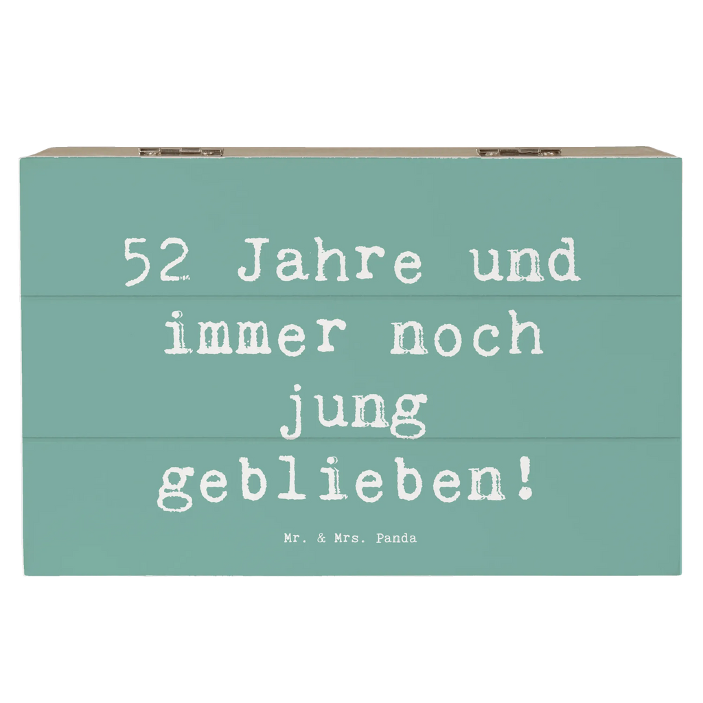 Holzkiste Spruch 52. Geburtstag Jung geblieben Holzkiste, Kiste, Schatzkiste, Truhe, Schatulle, XXL, Erinnerungsbox, Erinnerungskiste, Dekokiste, Aufbewahrungsbox, Geschenkbox, Geschenkdose, Geburtstag, Geburtstagsgeschenk, Geschenk