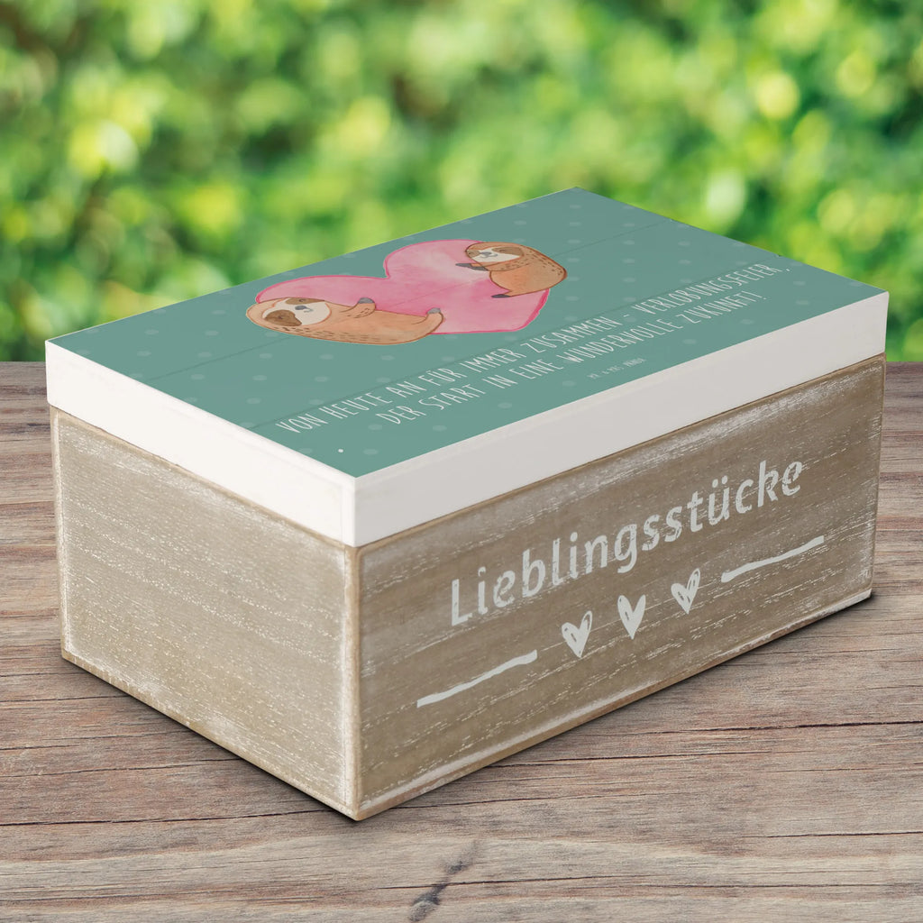 Holzkiste Verlobungsfeier Zusammen Holzkiste, Kiste, Schatzkiste, Truhe, Schatulle, XXL, Erinnerungsbox, Erinnerungskiste, Dekokiste, Aufbewahrungsbox, Geschenkbox, Geschenkdose, Hochzeit, Hochzeitsgeschenk, Ehe, Hochzeitsfeier, Trauung, Trauungsgeschenk, Hochzeitskarte, Verlobungsfeier, Verlobungsgeschenk, Hochzeitsgeschenkideen, Hochzeitsgeschenke für Brautpaar