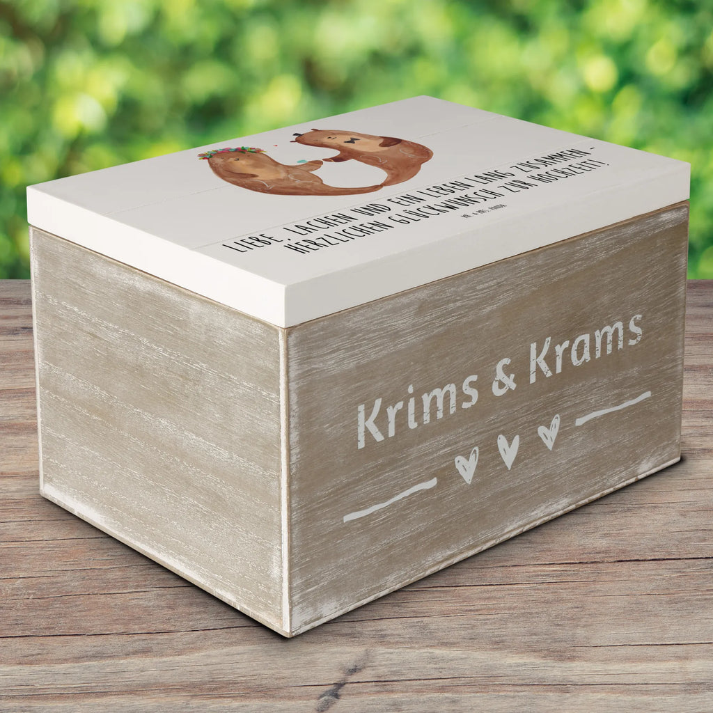 Holzkiste Hochzeit Liebe Lachen Holzkiste, Kiste, Schatzkiste, Truhe, Schatulle, XXL, Erinnerungsbox, Erinnerungskiste, Dekokiste, Aufbewahrungsbox, Geschenkbox, Geschenkdose, Hochzeit, Hochzeitsgeschenk, Ehe, Hochzeitsfeier, Trauung, Trauungsgeschenk, Hochzeitskarte, Verlobungsfeier, Verlobungsgeschenk, Hochzeitsgeschenkideen, Hochzeitsgeschenke für Brautpaar