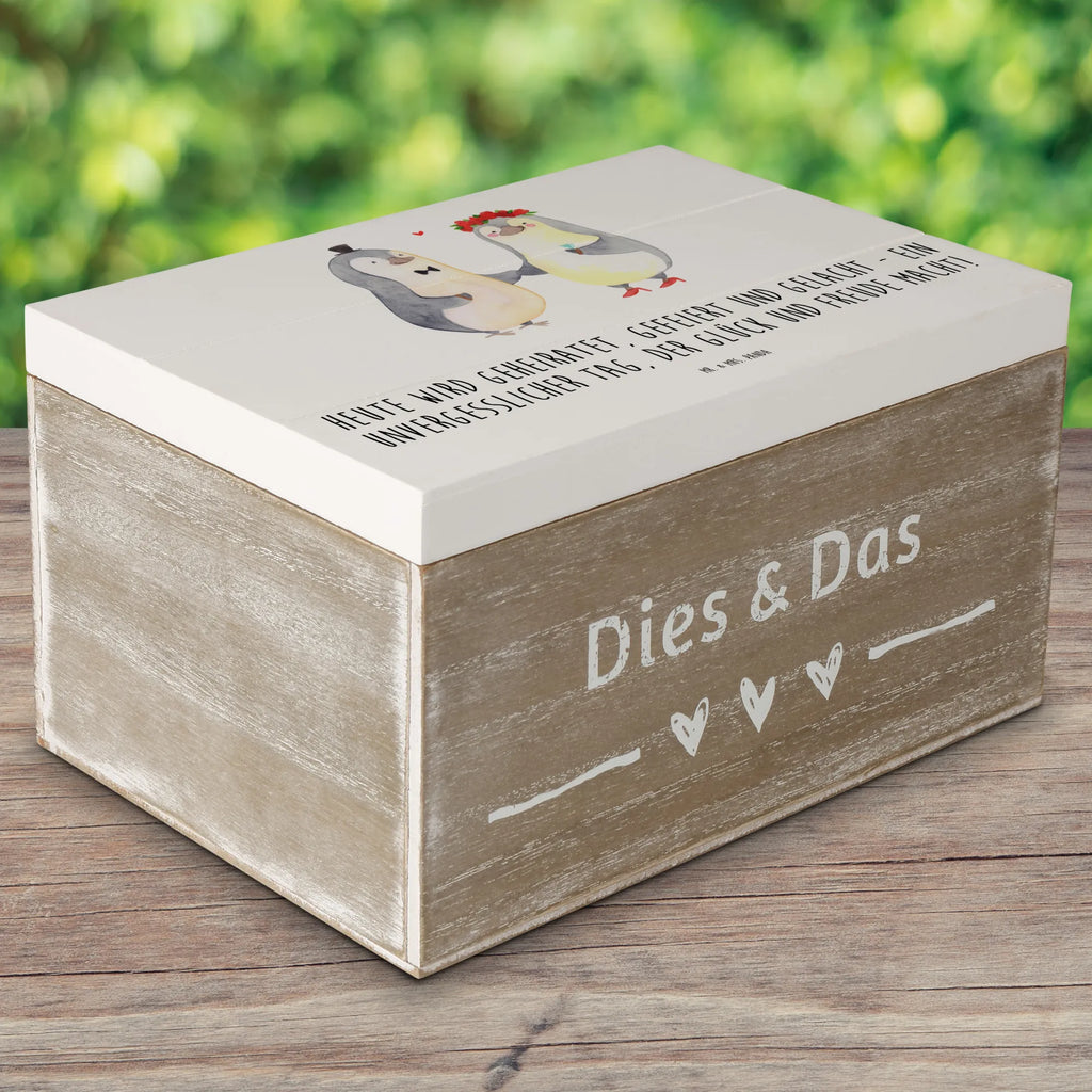 Holzkiste Hochzeitsfeier Freude Holzkiste, Kiste, Schatzkiste, Truhe, Schatulle, XXL, Erinnerungsbox, Erinnerungskiste, Dekokiste, Aufbewahrungsbox, Geschenkbox, Geschenkdose, Hochzeit, Hochzeitsgeschenk, Ehe, Hochzeitsfeier, Trauung, Trauungsgeschenk, Hochzeitskarte, Verlobungsfeier, Verlobungsgeschenk, Hochzeitsgeschenkideen, Hochzeitsgeschenke für Brautpaar