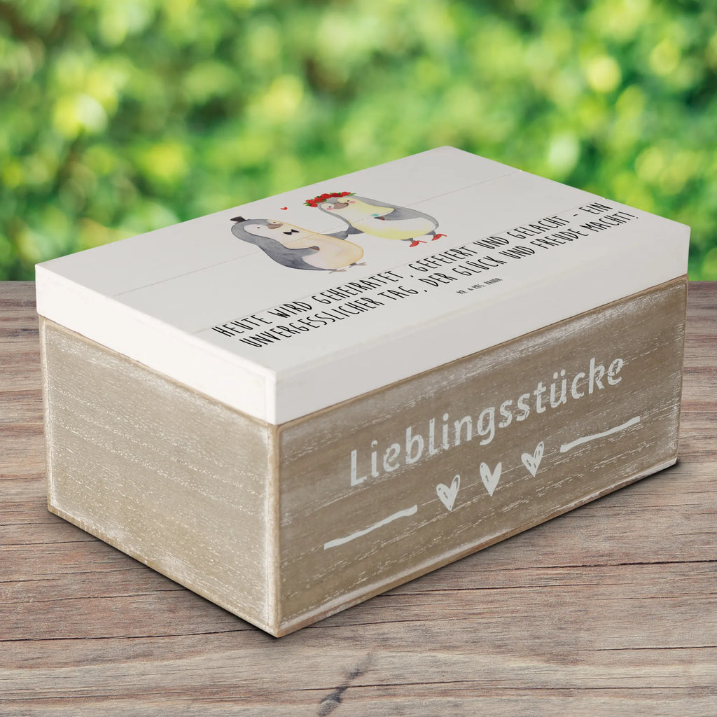 Holzkiste Hochzeitsfeier Freude Holzkiste, Kiste, Schatzkiste, Truhe, Schatulle, XXL, Erinnerungsbox, Erinnerungskiste, Dekokiste, Aufbewahrungsbox, Geschenkbox, Geschenkdose, Hochzeit, Hochzeitsgeschenk, Ehe, Hochzeitsfeier, Trauung, Trauungsgeschenk, Hochzeitskarte, Verlobungsfeier, Verlobungsgeschenk, Hochzeitsgeschenkideen, Hochzeitsgeschenke für Brautpaar