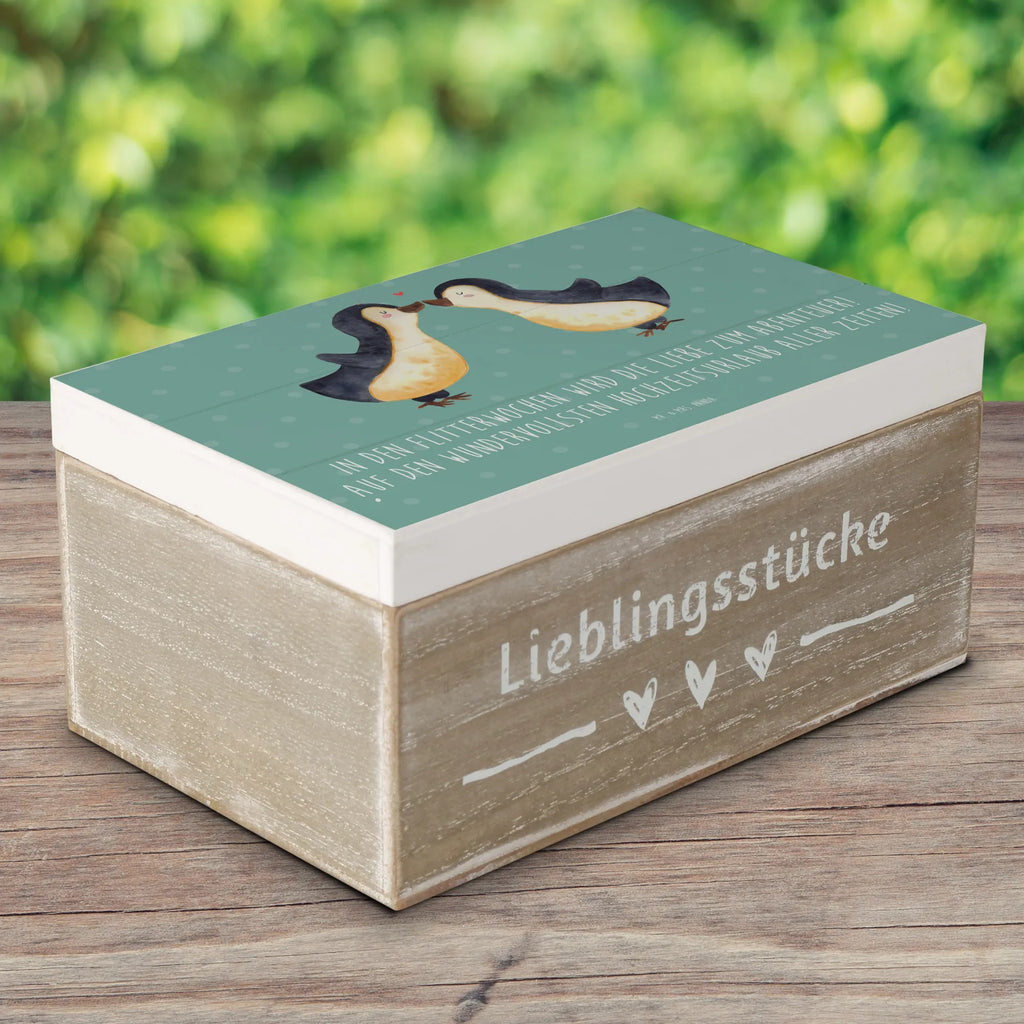 Holzkiste Flitterwochen Abenteuer Holzkiste, Kiste, Schatzkiste, Truhe, Schatulle, XXL, Erinnerungsbox, Erinnerungskiste, Dekokiste, Aufbewahrungsbox, Geschenkbox, Geschenkdose, Hochzeit, Hochzeitsgeschenk, Ehe, Hochzeitsfeier, Trauung, Trauungsgeschenk, Hochzeitskarte, Verlobungsfeier, Verlobungsgeschenk, Hochzeitsgeschenkideen, Hochzeitsgeschenke für Brautpaar