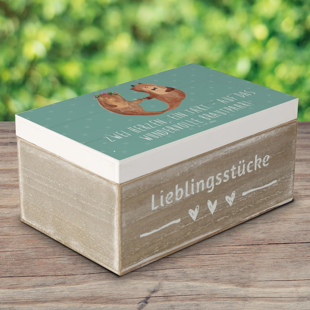 Holzkiste Brautpaar Herzen Holzkiste, Kiste, Schatzkiste, Truhe, Schatulle, XXL, Erinnerungsbox, Erinnerungskiste, Dekokiste, Aufbewahrungsbox, Geschenkbox, Geschenkdose, Hochzeit, Hochzeitsgeschenk, Ehe, Hochzeitsfeier, Trauung, Trauungsgeschenk, Hochzeitskarte, Verlobungsfeier, Verlobungsgeschenk, Hochzeitsgeschenkideen, Hochzeitsgeschenke für Brautpaar