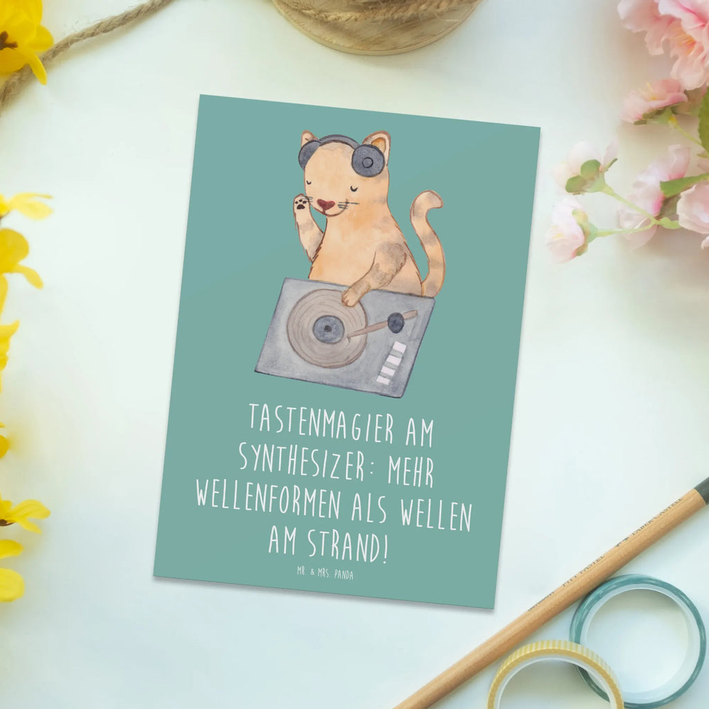 Postkarte Synthesizer Magie Postkarte, Karte, Geschenkkarte, Grußkarte, Einladung, Ansichtskarte, Geburtstagskarte, Einladungskarte, Dankeskarte, Ansichtskarten, Einladung Geburtstag, Einladungskarten Geburtstag, Instrumente, Geschenke Musiker, Musikliebhaber