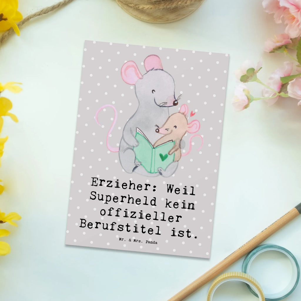 Postkarte Erzieher Superheld Postkarte, Karte, Geschenkkarte, Grußkarte, Einladung, Ansichtskarte, Geburtstagskarte, Einladungskarte, Dankeskarte, Ansichtskarten, Einladung Geburtstag, Einladungskarten Geburtstag, Beruf, Ausbildung, Jubiläum, Abschied, Rente, Kollege, Kollegin, Geschenk, Schenken, Arbeitskollege, Mitarbeiter, Firma, Danke, Dankeschön