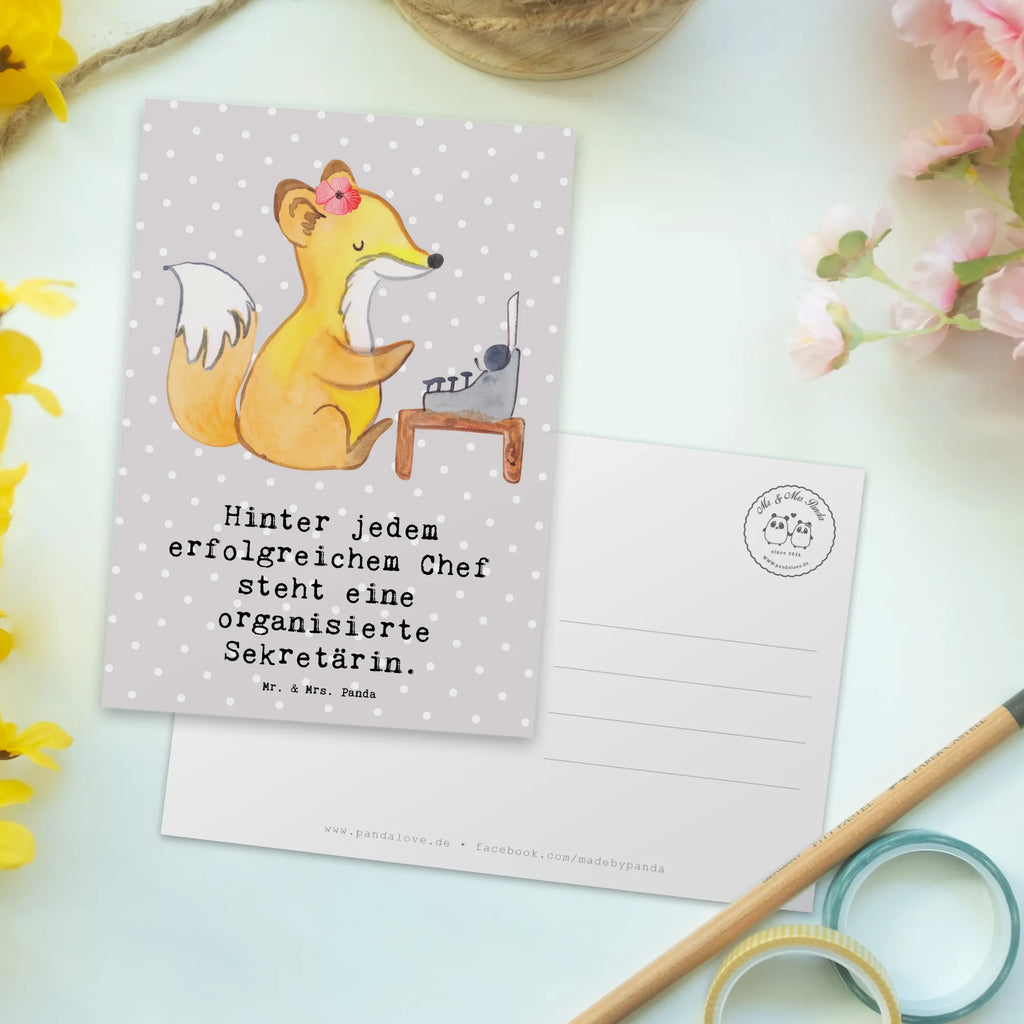 Postkarte Hinter jedem erfolgreichem Chef steht eine organisierte Sekretärin. Postkarte, Karte, Geschenkkarte, Grußkarte, Einladung, Ansichtskarte, Geburtstagskarte, Einladungskarte, Dankeskarte, Ansichtskarten, Einladung Geburtstag, Einladungskarten Geburtstag, Beruf, Ausbildung, Jubiläum, Abschied, Rente, Kollege, Kollegin, Geschenk, Schenken, Arbeitskollege, Mitarbeiter, Firma, Danke, Dankeschön