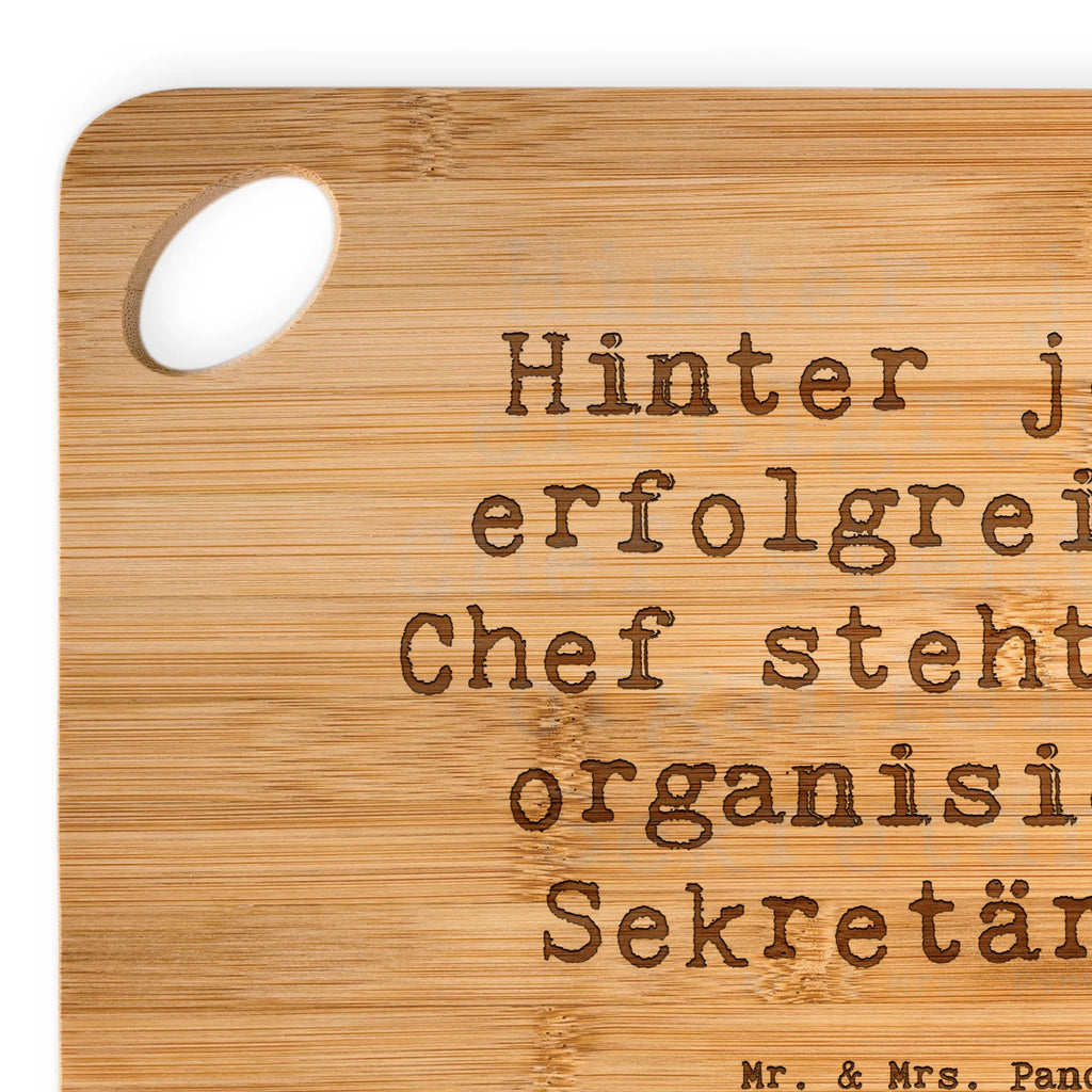 Bambus - Schneidebrett Spruch Hinter jedem erfolgreichem Chef steht eine organisierte Sekretärin. Schneidebrett, Holzbrett, Küchenbrett, Frühstücksbrett, Hackbrett, Brett, Holzbrettchen, Servierbrett, Bretter, Holzbretter, Holz Bretter, Schneidebrett Holz, Holzbrett mit Gravur, Schneidbrett, Holzbrett Küche, Holzschneidebrett, Beruf, Ausbildung, Jubiläum, Abschied, Rente, Kollege, Kollegin, Geschenk, Schenken, Arbeitskollege, Mitarbeiter, Firma, Danke, Dankeschön