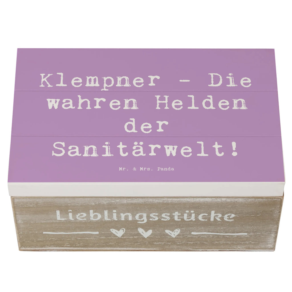 Holzkiste Spruch Klempner Helden Holzkiste, Kiste, Schatzkiste, Truhe, Schatulle, XXL, Erinnerungsbox, Erinnerungskiste, Dekokiste, Aufbewahrungsbox, Geschenkbox, Geschenkdose, Beruf, Ausbildung, Jubiläum, Abschied, Rente, Kollege, Kollegin, Geschenk, Schenken, Arbeitskollege, Mitarbeiter, Firma, Danke, Dankeschön