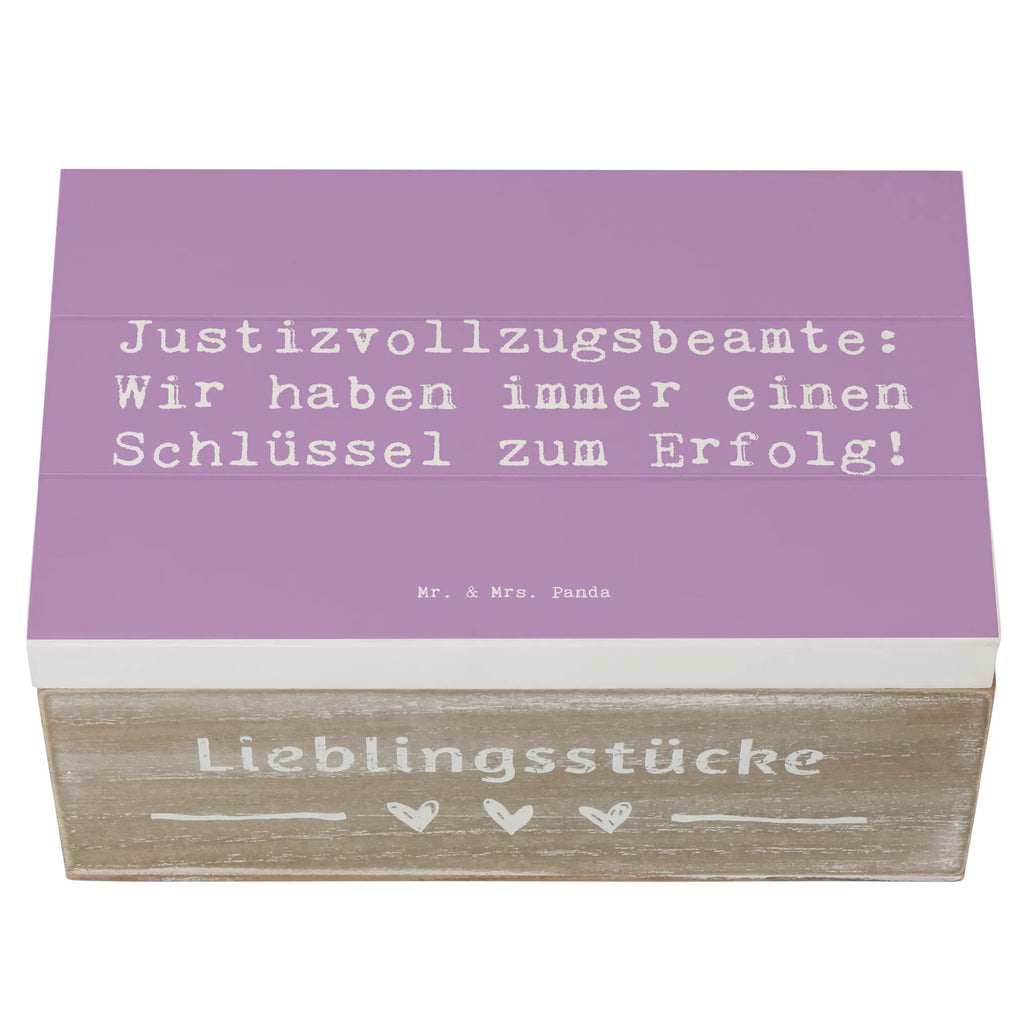 Holzkiste Spruch Justizvollzugsbeamte: Wir haben immer einen Schlüssel zum Erfolg! Holzkiste, Kiste, Schatzkiste, Truhe, Schatulle, XXL, Erinnerungsbox, Erinnerungskiste, Dekokiste, Aufbewahrungsbox, Geschenkbox, Geschenkdose, Beruf, Ausbildung, Jubiläum, Abschied, Rente, Kollege, Kollegin, Geschenk, Schenken, Arbeitskollege, Mitarbeiter, Firma, Danke, Dankeschön