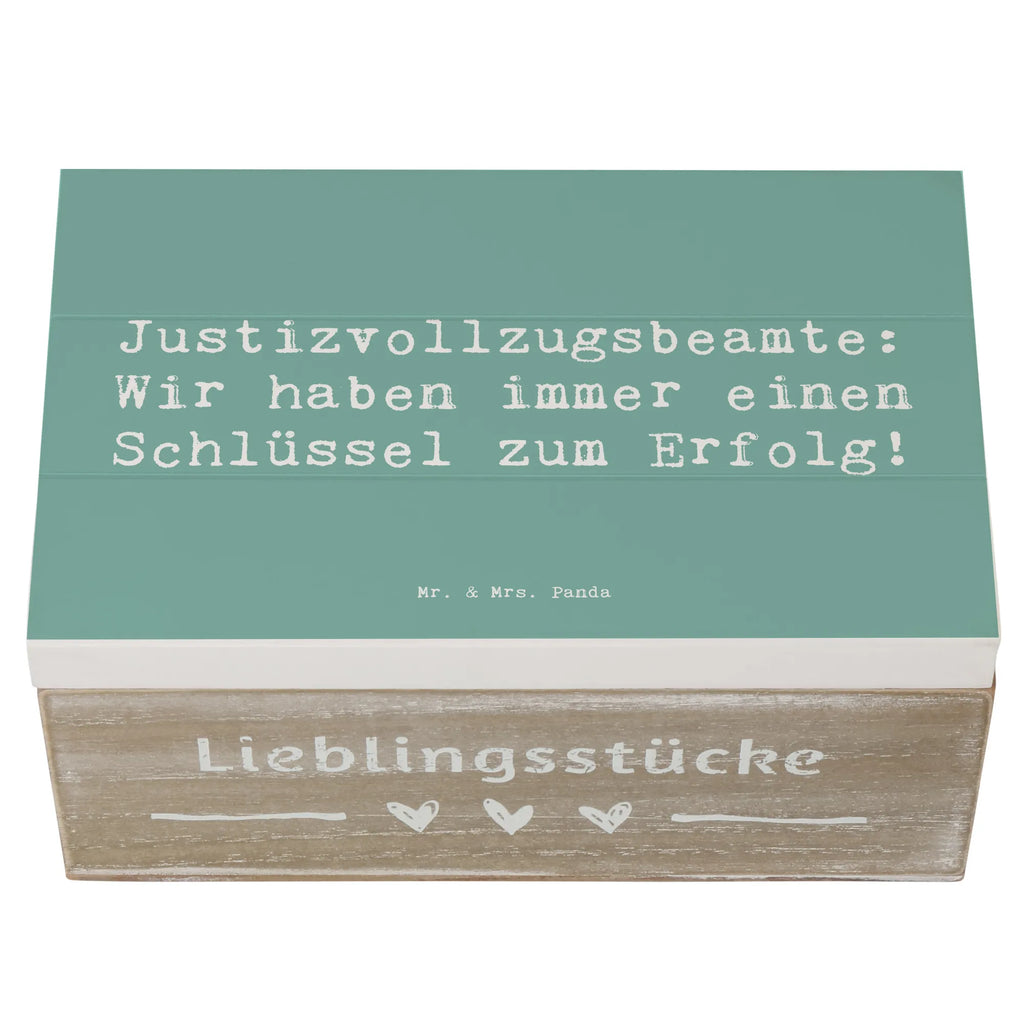 Holzkiste Spruch Justizvollzugsbeamte: Wir haben immer einen Schlüssel zum Erfolg! Holzkiste, Kiste, Schatzkiste, Truhe, Schatulle, XXL, Erinnerungsbox, Erinnerungskiste, Dekokiste, Aufbewahrungsbox, Geschenkbox, Geschenkdose, Beruf, Ausbildung, Jubiläum, Abschied, Rente, Kollege, Kollegin, Geschenk, Schenken, Arbeitskollege, Mitarbeiter, Firma, Danke, Dankeschön