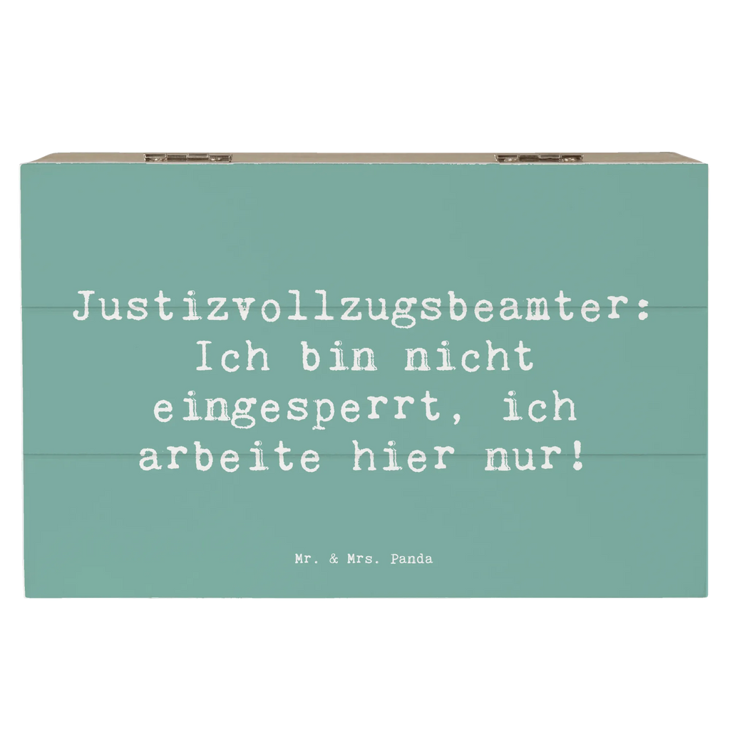 Holzkiste Spruch Justizvollzugsbeamter: Ich bin nicht eingesperrt, ich arbeite hier nur! Holzkiste, Kiste, Schatzkiste, Truhe, Schatulle, XXL, Erinnerungsbox, Erinnerungskiste, Dekokiste, Aufbewahrungsbox, Geschenkbox, Geschenkdose, Beruf, Ausbildung, Jubiläum, Abschied, Rente, Kollege, Kollegin, Geschenk, Schenken, Arbeitskollege, Mitarbeiter, Firma, Danke, Dankeschön