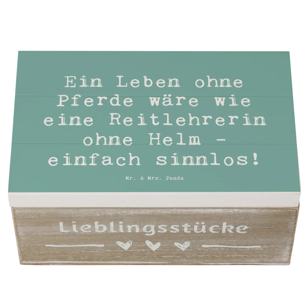 Holzkiste Spruch Ein Leben ohne Pferde wäre wie eine Reitlehrerin ohne Helm - einfach sinnlos! Holzkiste, Kiste, Schatzkiste, Truhe, Schatulle, XXL, Erinnerungsbox, Erinnerungskiste, Dekokiste, Aufbewahrungsbox, Geschenkbox, Geschenkdose, Beruf, Ausbildung, Jubiläum, Abschied, Rente, Kollege, Kollegin, Geschenk, Schenken, Arbeitskollege, Mitarbeiter, Firma, Danke, Dankeschön