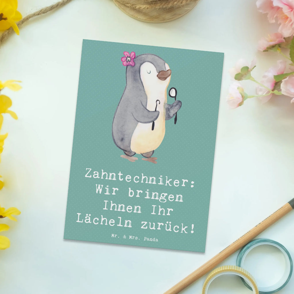 Postkarte Zahntechniker: Wir bringen Ihnen Ihr Lächeln zurück! Postkarte, Karte, Geschenkkarte, Grußkarte, Einladung, Ansichtskarte, Geburtstagskarte, Einladungskarte, Dankeskarte, Ansichtskarten, Einladung Geburtstag, Einladungskarten Geburtstag, Beruf, Ausbildung, Jubiläum, Abschied, Rente, Kollege, Kollegin, Geschenk, Schenken, Arbeitskollege, Mitarbeiter, Firma, Danke, Dankeschön