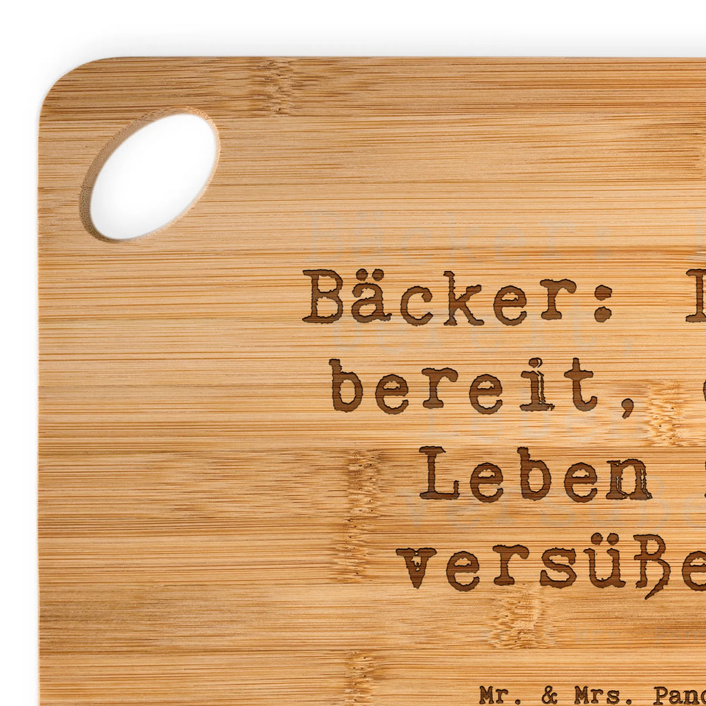 Bambus - Schneidebrett Spruch Bäcker: Immer bereit, dein Leben zu versüßen! Schneidebrett, Holzbrett, Küchenbrett, Frühstücksbrett, Hackbrett, Brett, Holzbrettchen, Servierbrett, Bretter, Holzbretter, Holz Bretter, Schneidebrett Holz, Holzbrett mit Gravur, Schneidbrett, Holzbrett Küche, Holzschneidebrett, Beruf, Ausbildung, Jubiläum, Abschied, Rente, Kollege, Kollegin, Geschenk, Schenken, Arbeitskollege, Mitarbeiter, Firma, Danke, Dankeschön