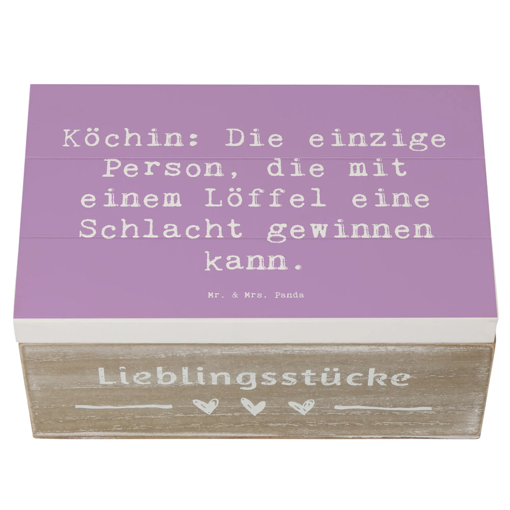 Holzkiste Spruch Köchin: Die einzige Person, die mit einem Löffel eine Schlacht gewinnen kann. Holzkiste, Kiste, Schatzkiste, Truhe, Schatulle, XXL, Erinnerungsbox, Erinnerungskiste, Dekokiste, Aufbewahrungsbox, Geschenkbox, Geschenkdose, Beruf, Ausbildung, Jubiläum, Abschied, Rente, Kollege, Kollegin, Geschenk, Schenken, Arbeitskollege, Mitarbeiter, Firma, Danke, Dankeschön