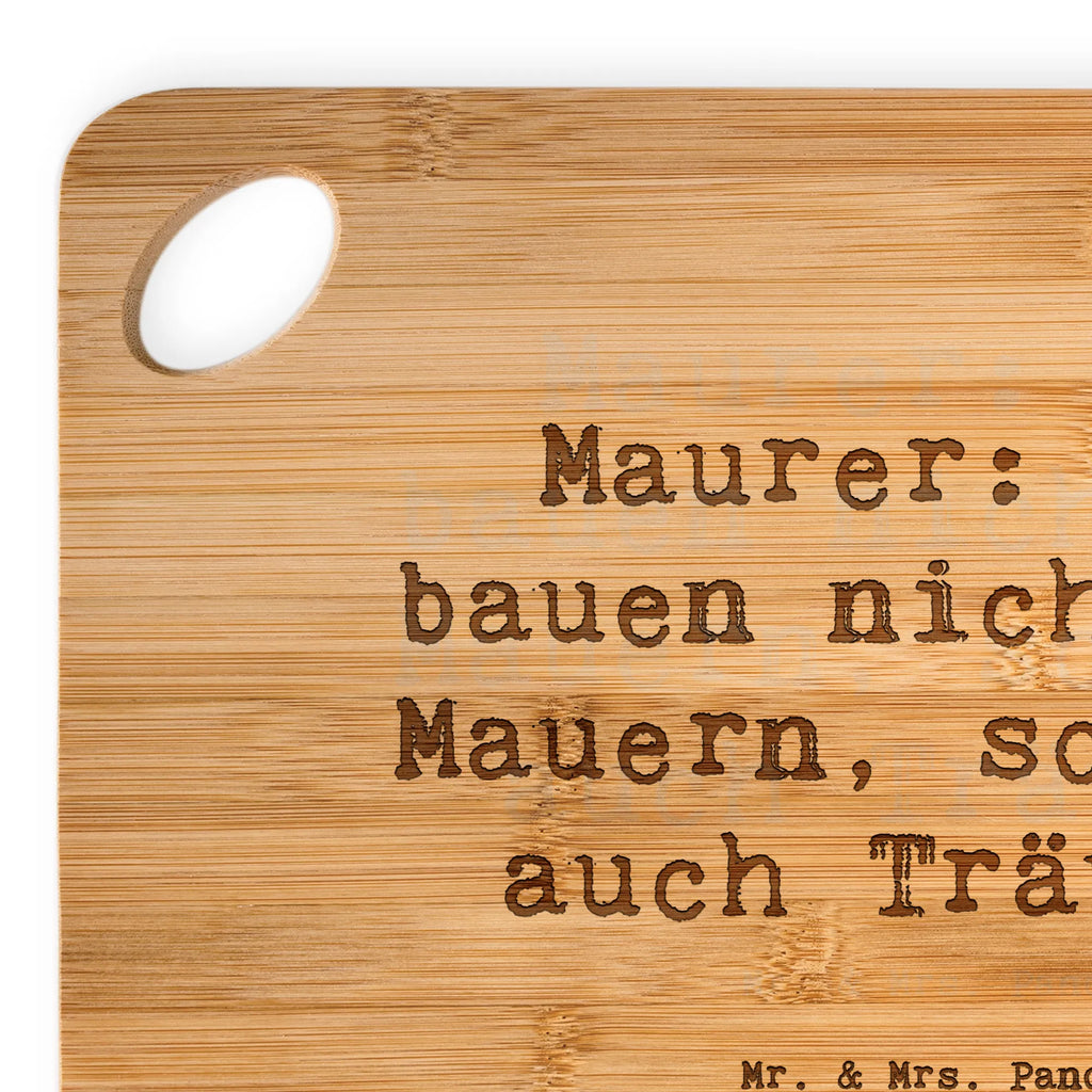 Bambus - Schneidebrett Spruch Maurer: Wir bauen nicht nur Mauern, sondern auch Träume. Schneidebrett, Holzbrett, Küchenbrett, Frühstücksbrett, Hackbrett, Brett, Holzbrettchen, Servierbrett, Bretter, Holzbretter, Holz Bretter, Schneidebrett Holz, Holzbrett mit Gravur, Schneidbrett, Holzbrett Küche, Holzschneidebrett, Beruf, Ausbildung, Jubiläum, Abschied, Rente, Kollege, Kollegin, Geschenk, Schenken, Arbeitskollege, Mitarbeiter, Firma, Danke, Dankeschön