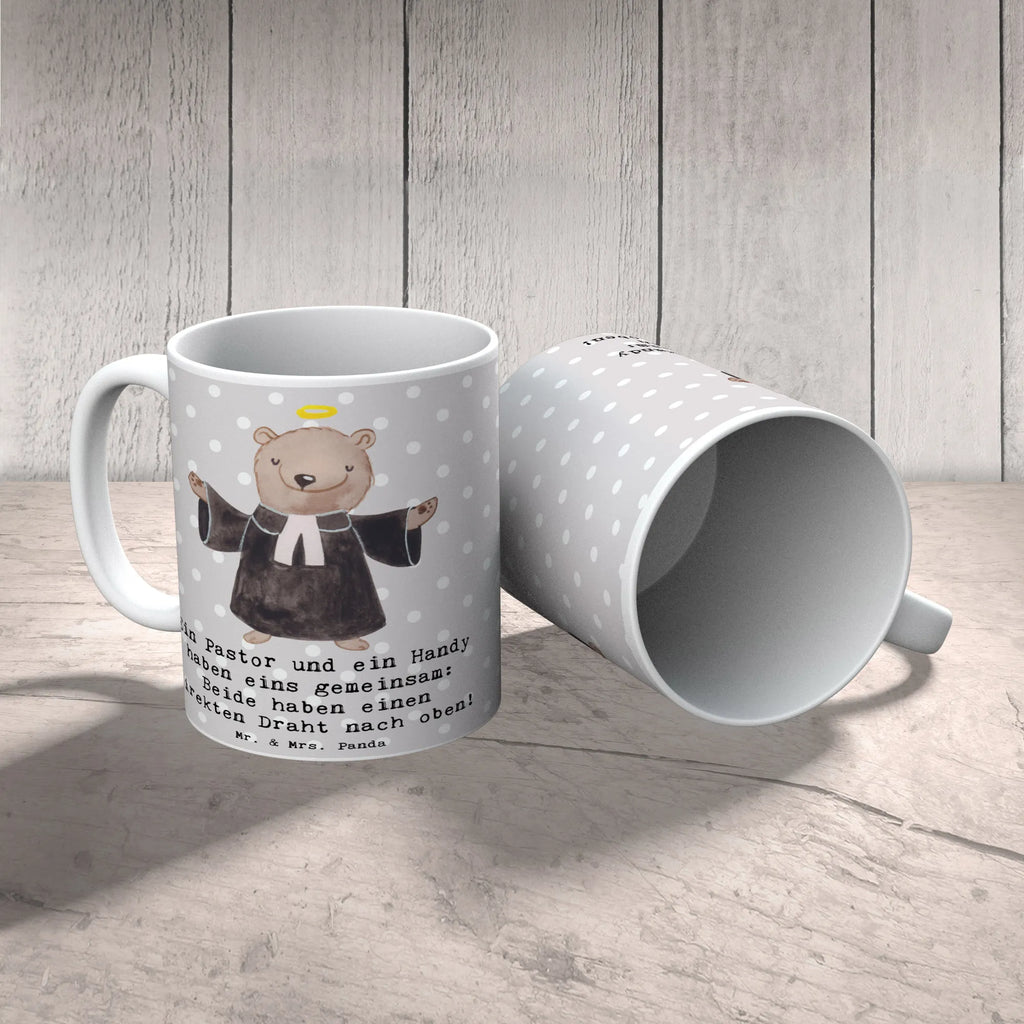 Tasse Ein Pastor und ein Handy haben eins gemeinsam: Beide haben einen direkten Draht nach oben! Tasse, Kaffeetasse, Teetasse, Becher, Kaffeebecher, Teebecher, Keramiktasse, Porzellantasse, Büro Tasse, Geschenk Tasse, Tasse Sprüche, Tasse Motive, Kaffeetassen, Tasse bedrucken, Designer Tasse, Cappuccino Tassen, Schöne Teetassen, Beruf, Ausbildung, Jubiläum, Abschied, Rente, Kollege, Kollegin, Geschenk, Schenken, Arbeitskollege, Mitarbeiter, Firma, Danke, Dankeschön