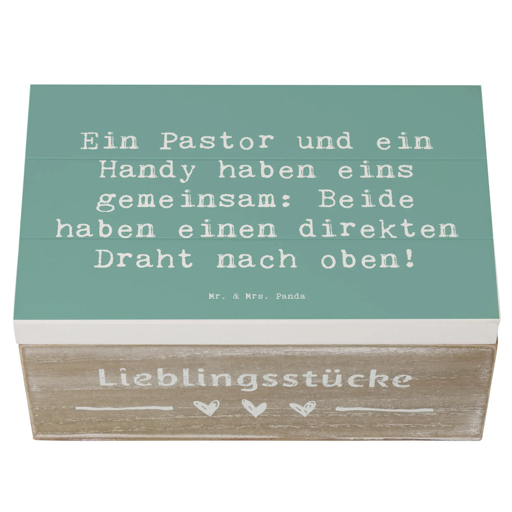 Holzkiste Spruch Ein Pastor und ein Handy haben eins gemeinsam: Beide haben einen direkten Draht nach oben! Holzkiste, Kiste, Schatzkiste, Truhe, Schatulle, XXL, Erinnerungsbox, Erinnerungskiste, Dekokiste, Aufbewahrungsbox, Geschenkbox, Geschenkdose, Beruf, Ausbildung, Jubiläum, Abschied, Rente, Kollege, Kollegin, Geschenk, Schenken, Arbeitskollege, Mitarbeiter, Firma, Danke, Dankeschön