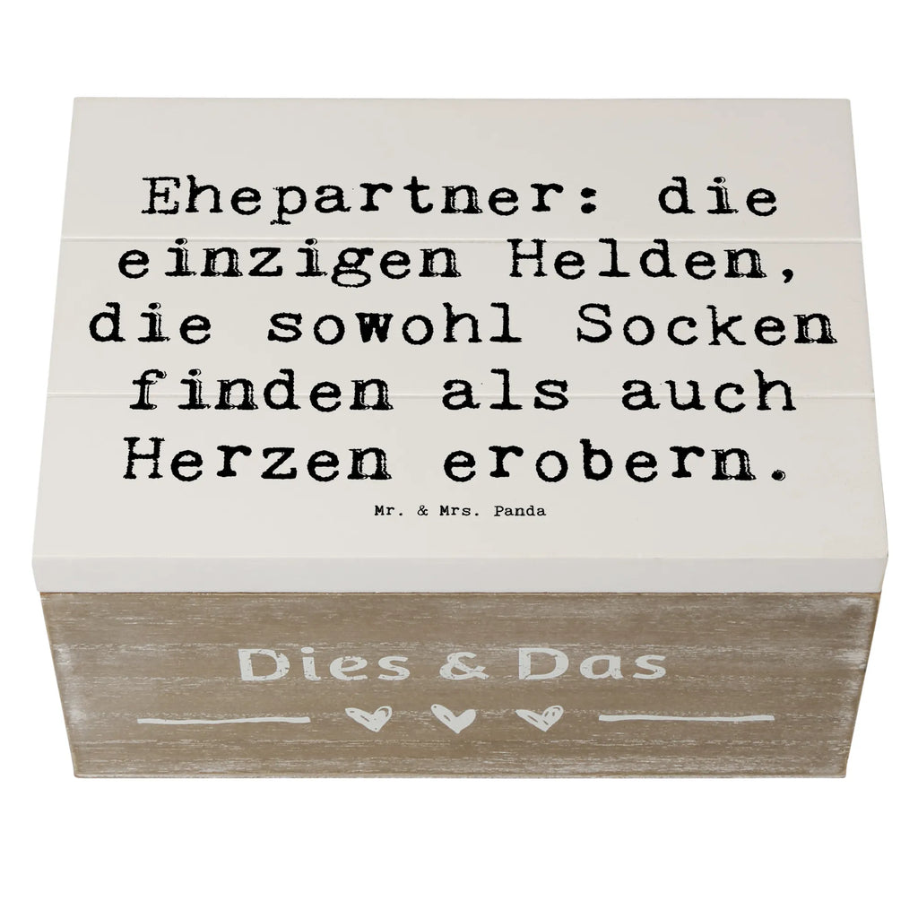 Holzkiste Spruch Ehepartner Helden Holzkiste, Kiste, Schatzkiste, Truhe, Schatulle, XXL, Erinnerungsbox, Erinnerungskiste, Dekokiste, Aufbewahrungsbox, Geschenkbox, Geschenkdose, Familie, Vatertag, Muttertag, Bruder, Schwester, Mama, Papa, Oma, Opa