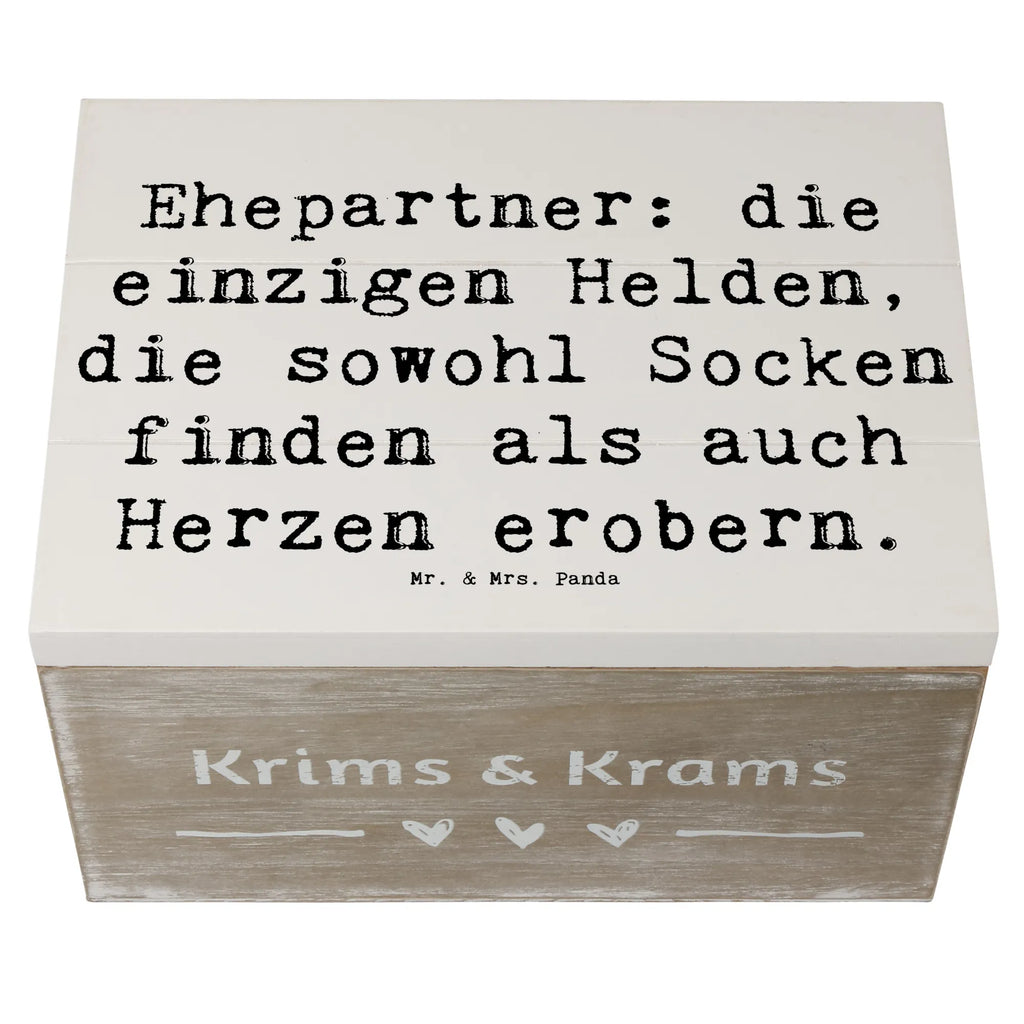 Holzkiste Spruch Ehepartner Helden Holzkiste, Kiste, Schatzkiste, Truhe, Schatulle, XXL, Erinnerungsbox, Erinnerungskiste, Dekokiste, Aufbewahrungsbox, Geschenkbox, Geschenkdose, Familie, Vatertag, Muttertag, Bruder, Schwester, Mama, Papa, Oma, Opa