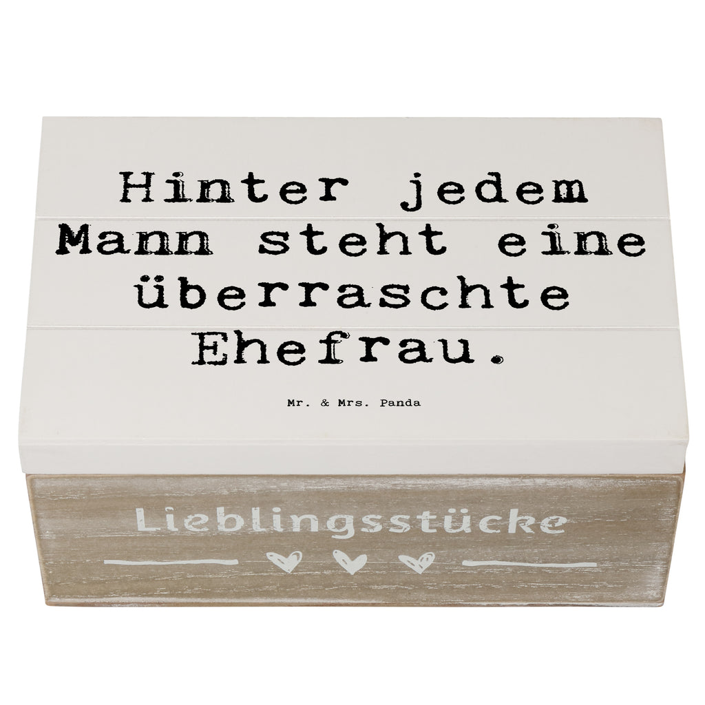 Holzkiste Spruch Überraschte Ehefrau Holzkiste, Kiste, Schatzkiste, Truhe, Schatulle, XXL, Erinnerungsbox, Erinnerungskiste, Dekokiste, Aufbewahrungsbox, Geschenkbox, Geschenkdose, Familie, Vatertag, Muttertag, Bruder, Schwester, Mama, Papa, Oma, Opa